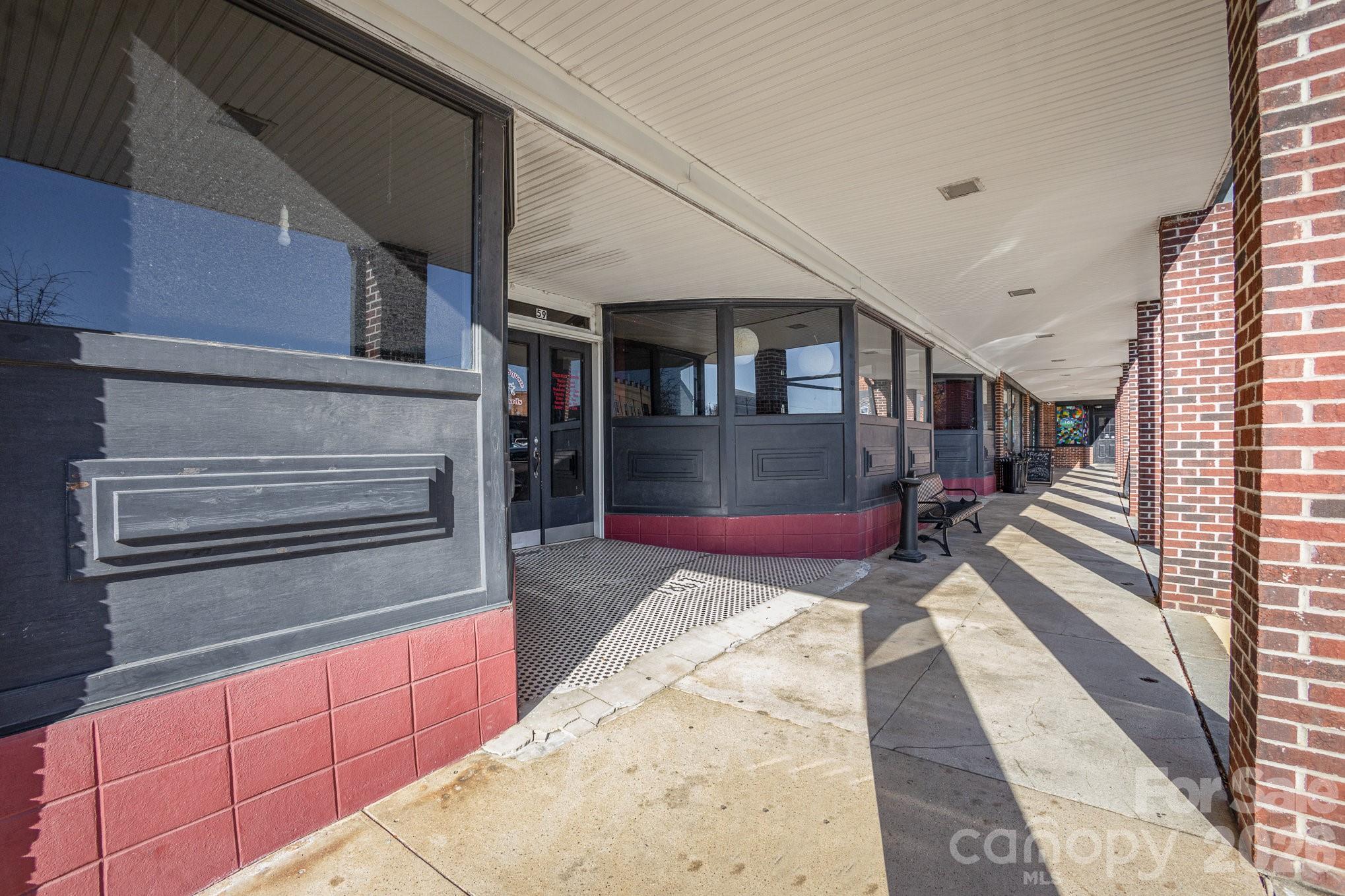 59 Court Square Property Photo 4
