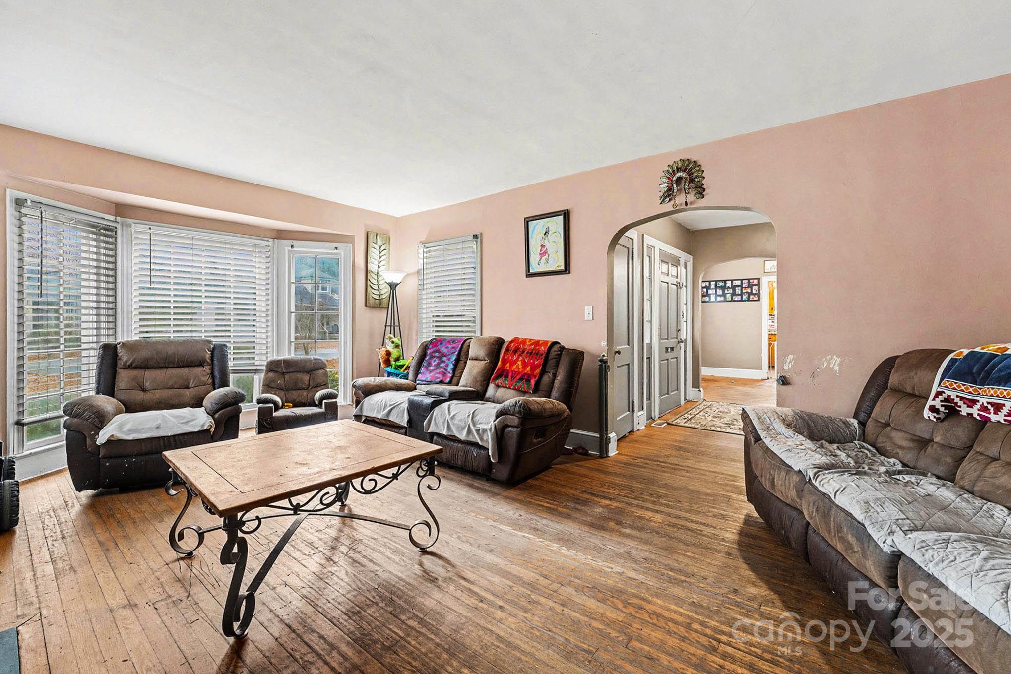 109 S Austin Street Property Photo 5