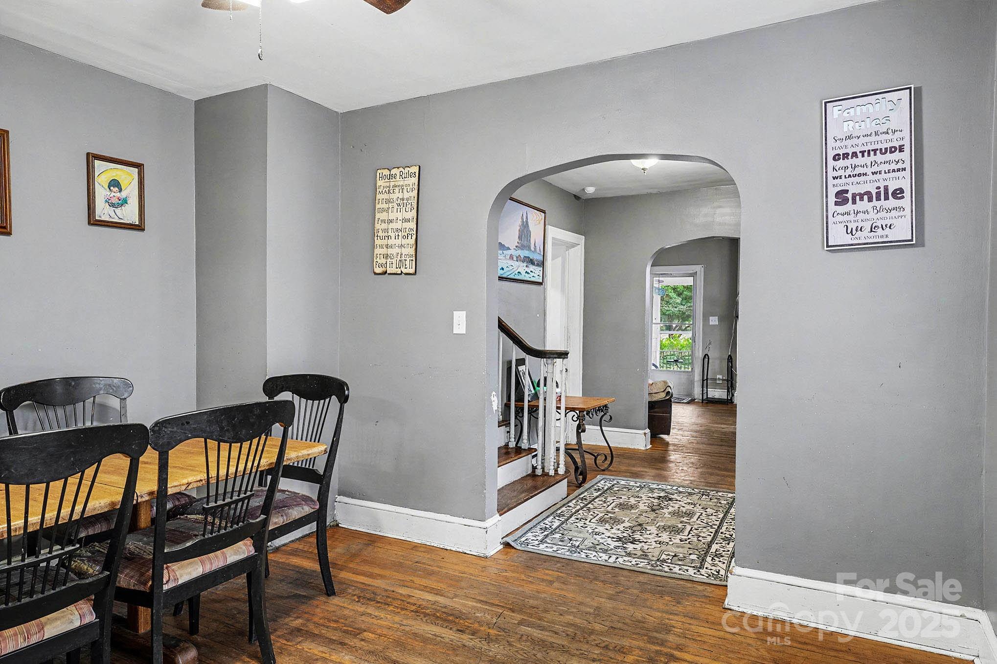 109 S Austin Street Property Photo 6