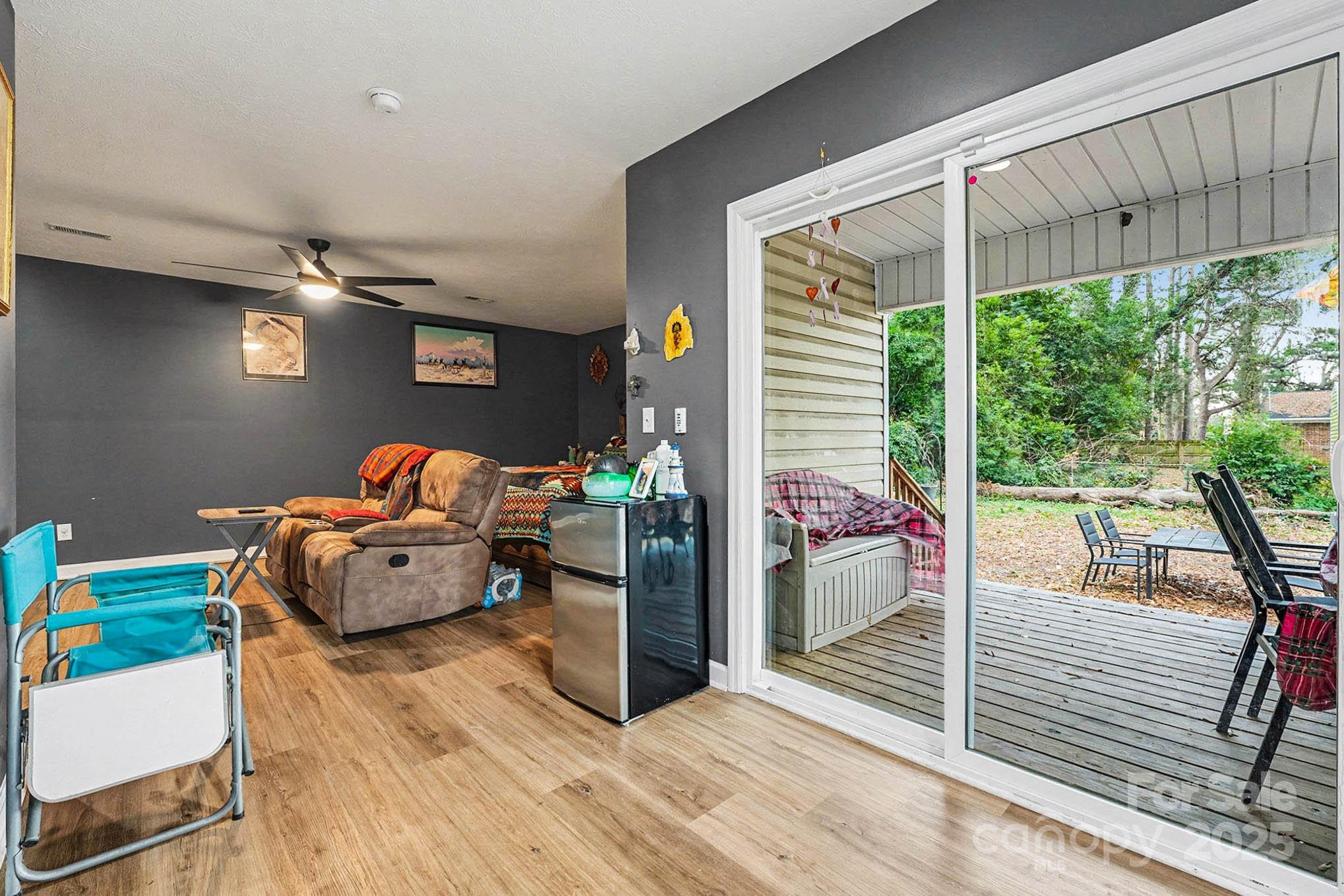 109 S Austin Street Property Photo 11