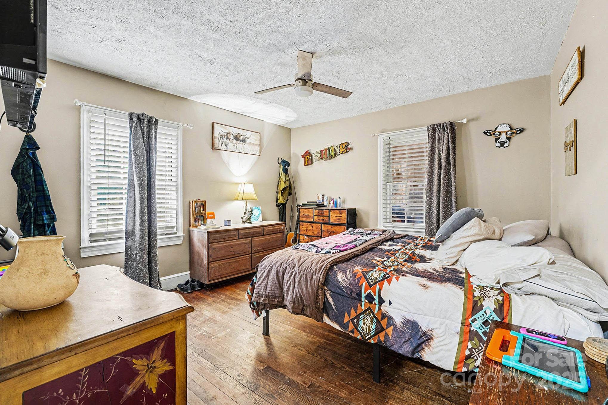 109 S Austin Street Property Photo 15