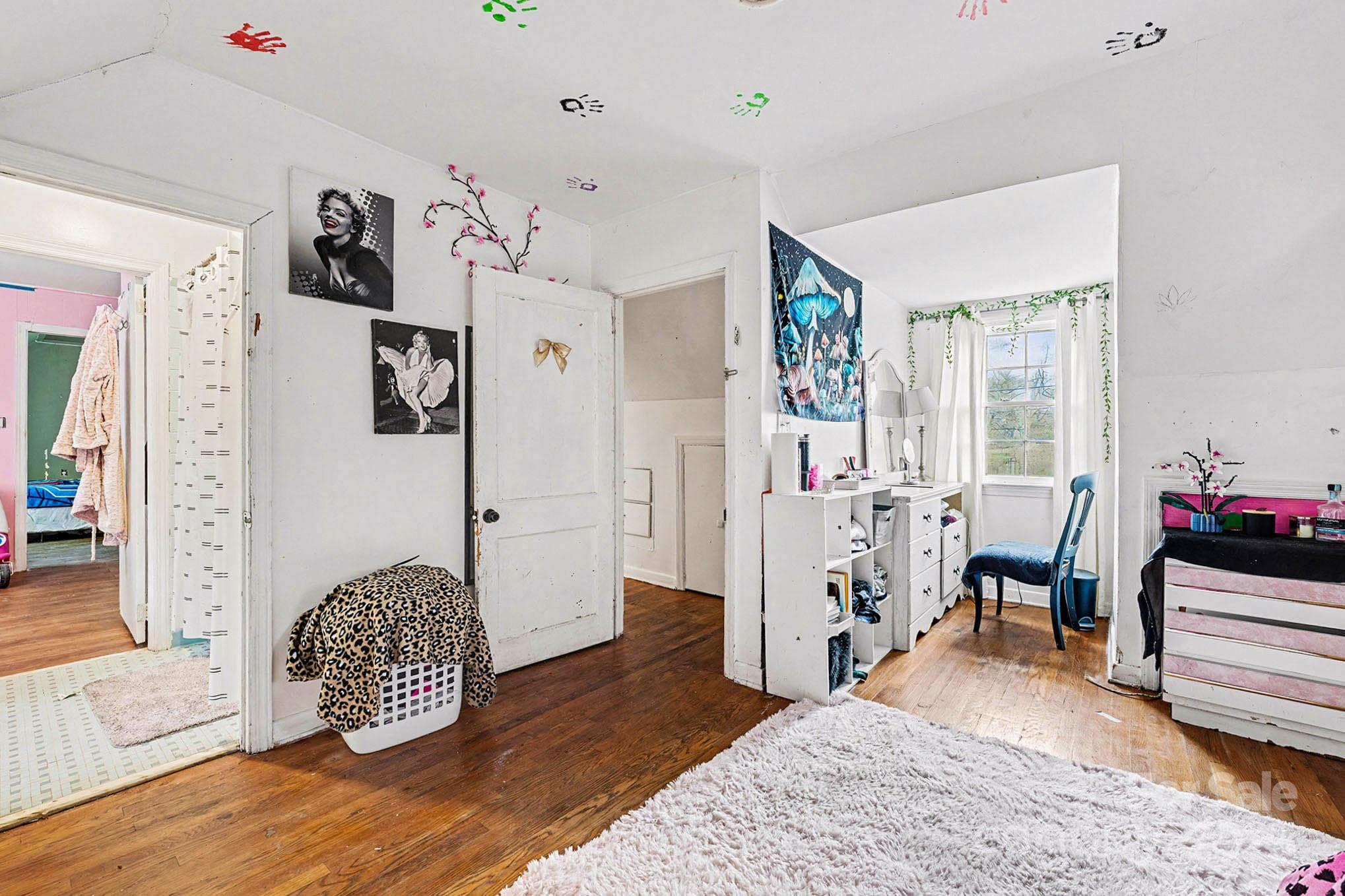 109 S Austin Street Property Photo 23