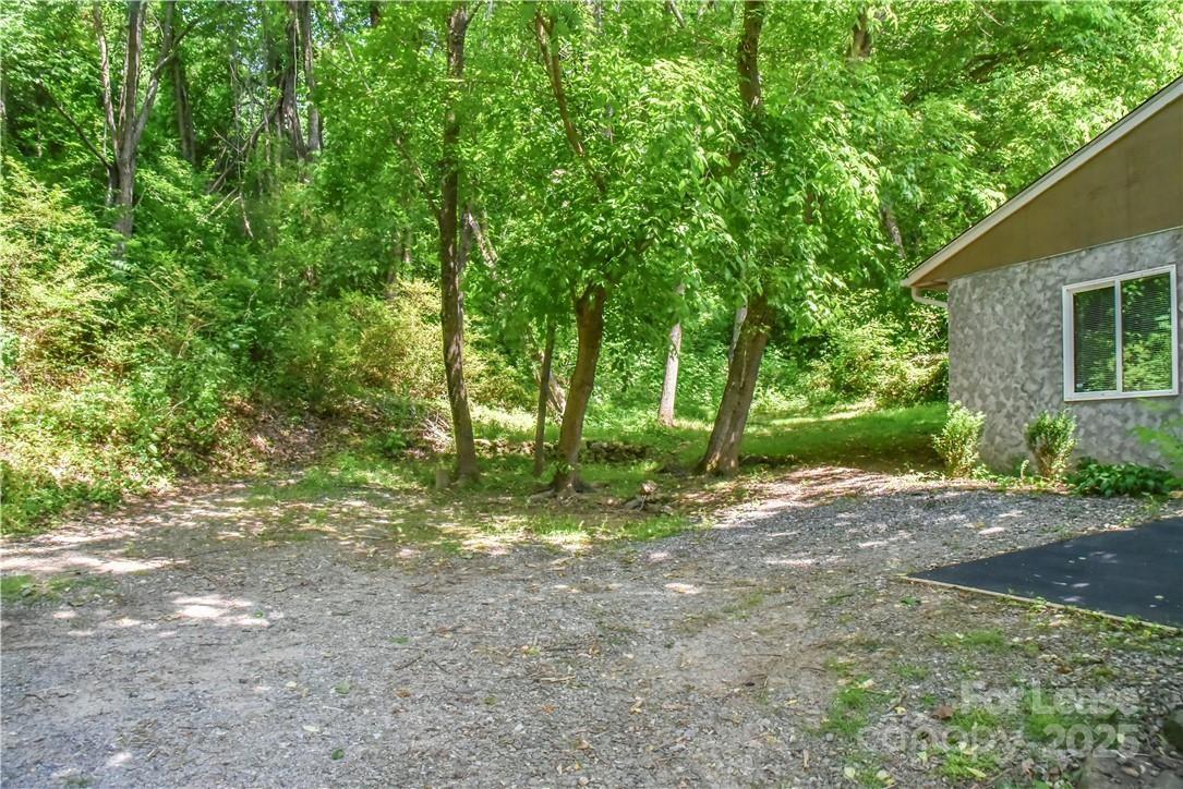 543 College Street Property Photo 3