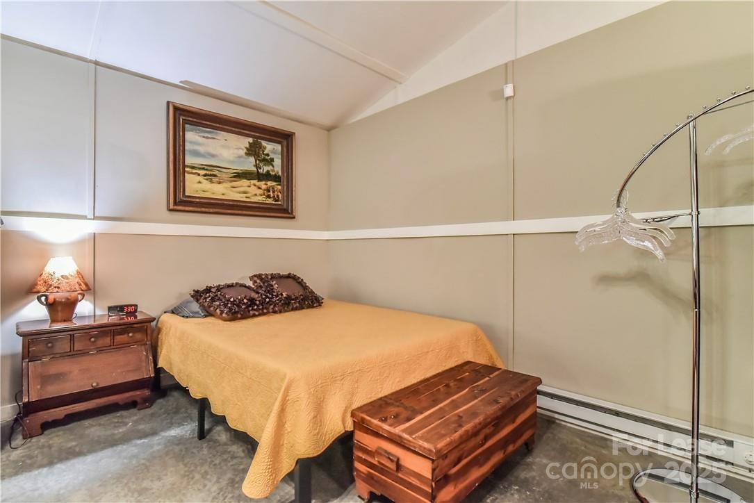 543 College Street Property Photo 9