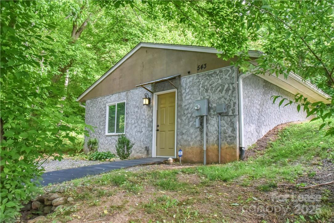 543 College Street Property Photo 17