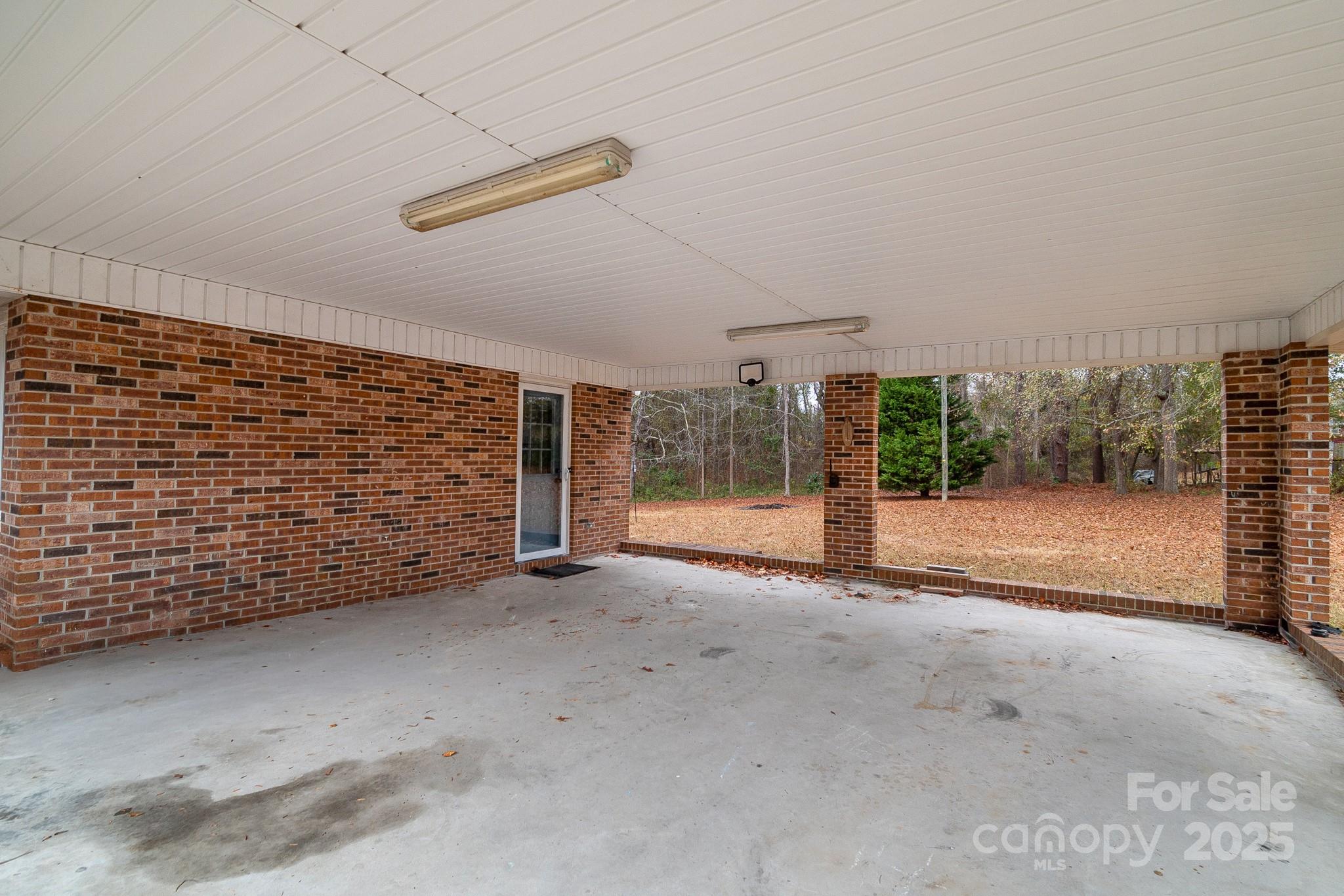 304 West Street Property Photo 3