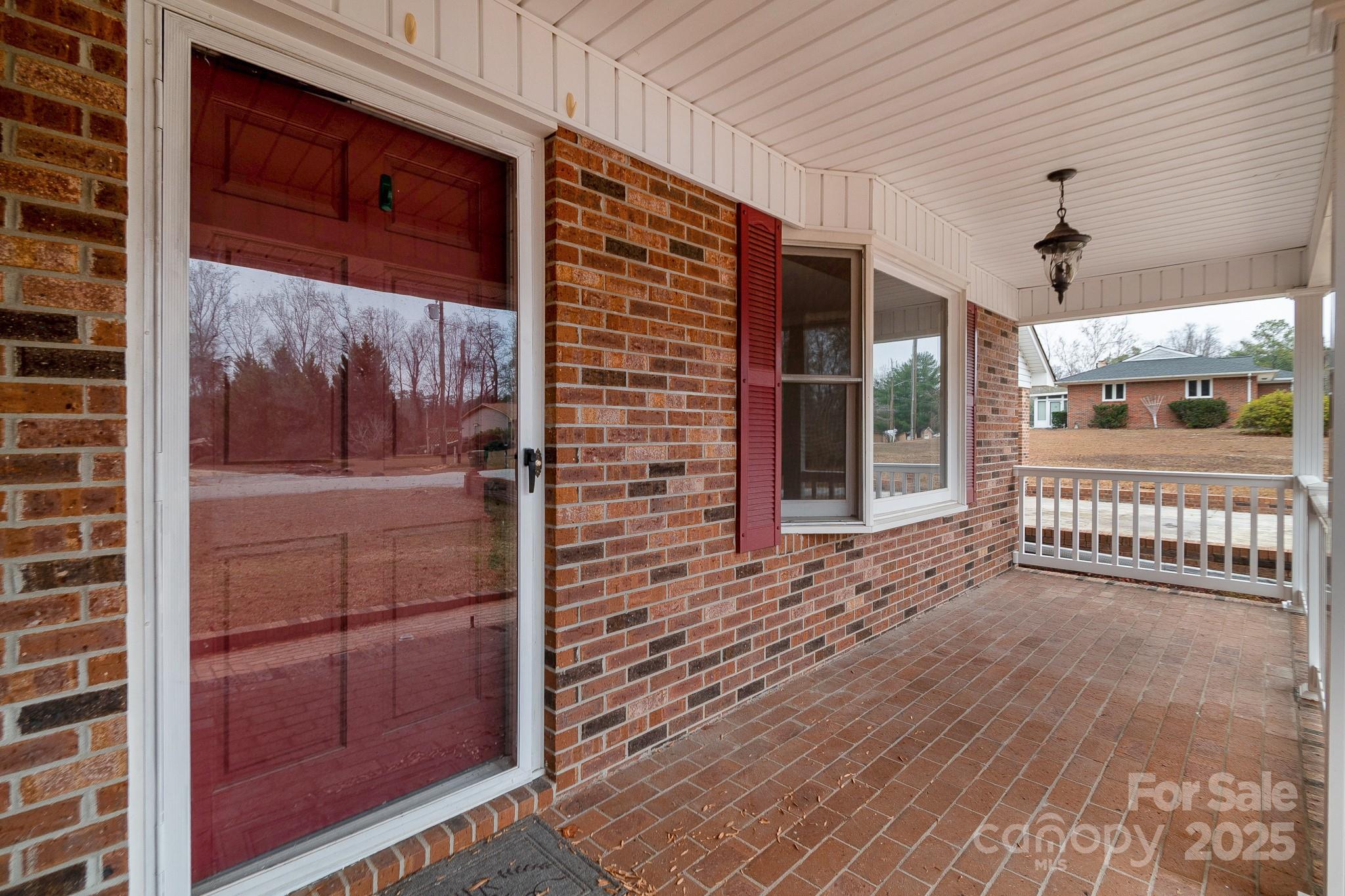 304 West Street Property Photo 4
