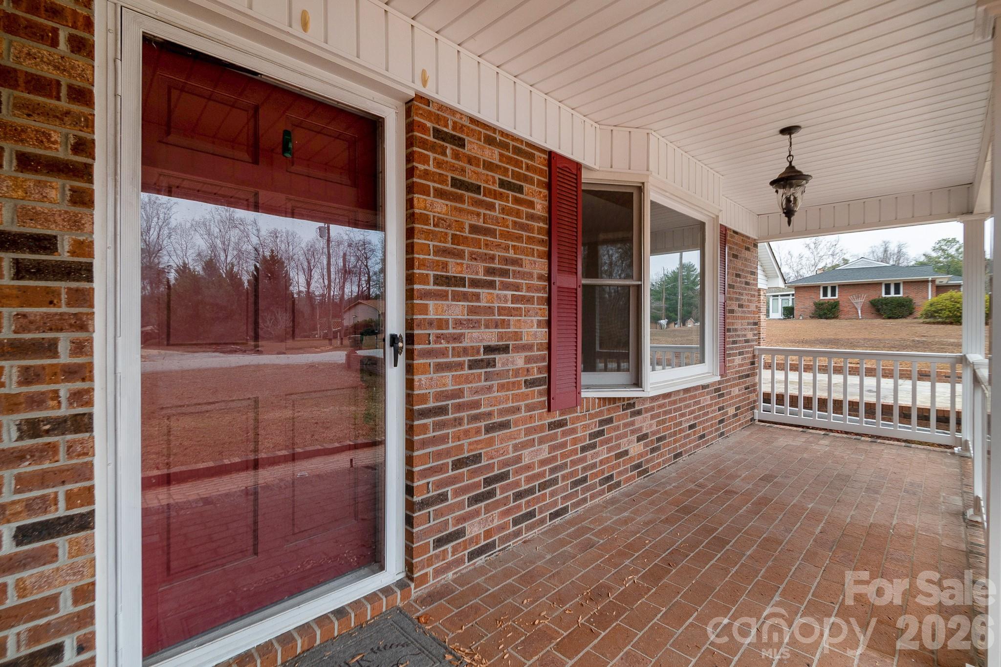 304 West Street Property Photo 4