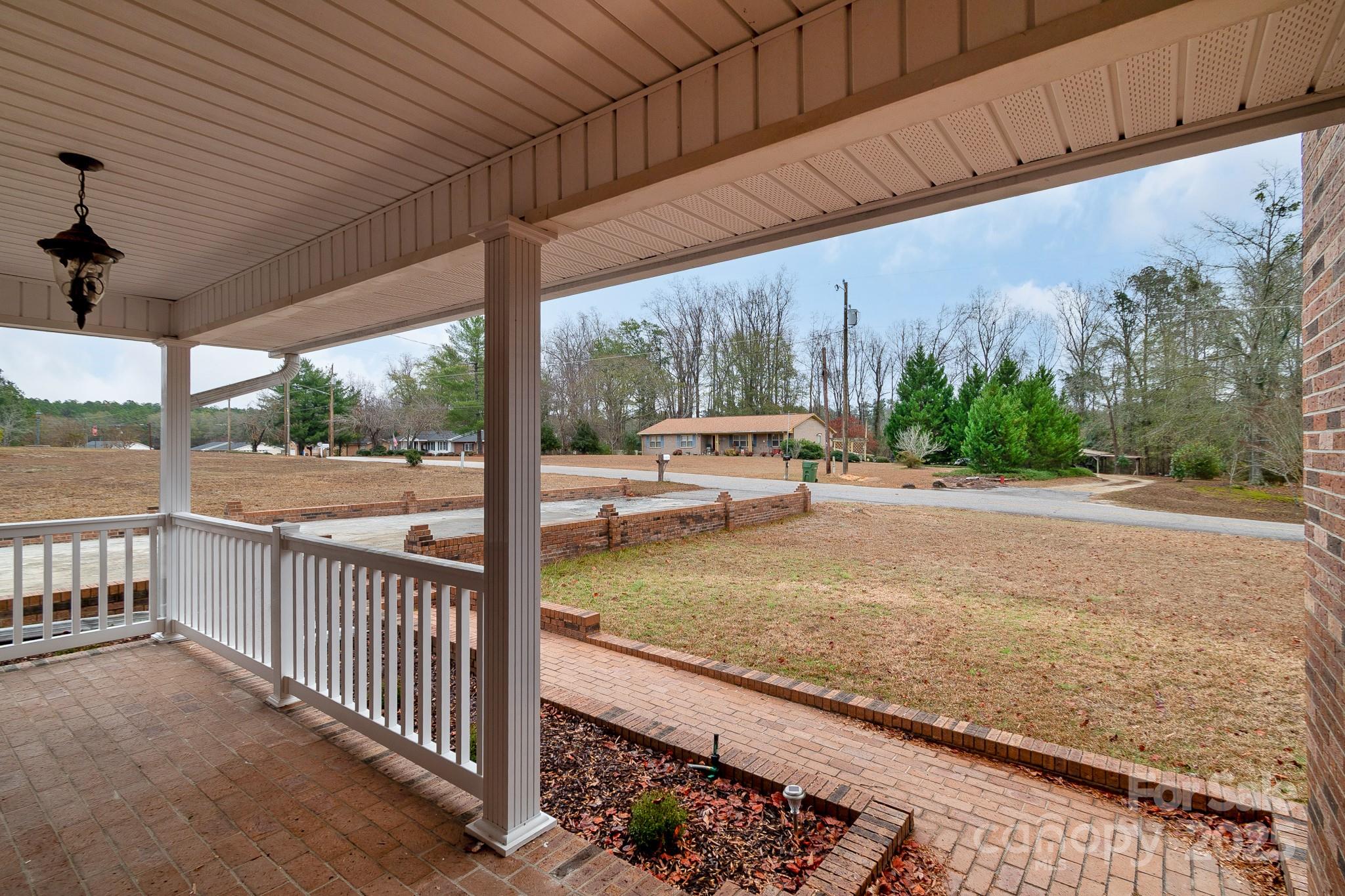304 West Street Property Photo 5