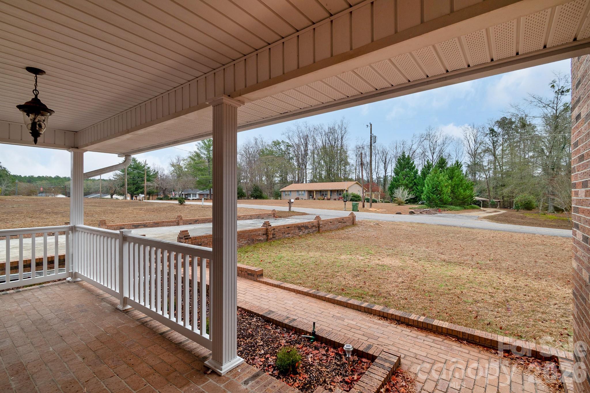 304 West Street Property Photo 5