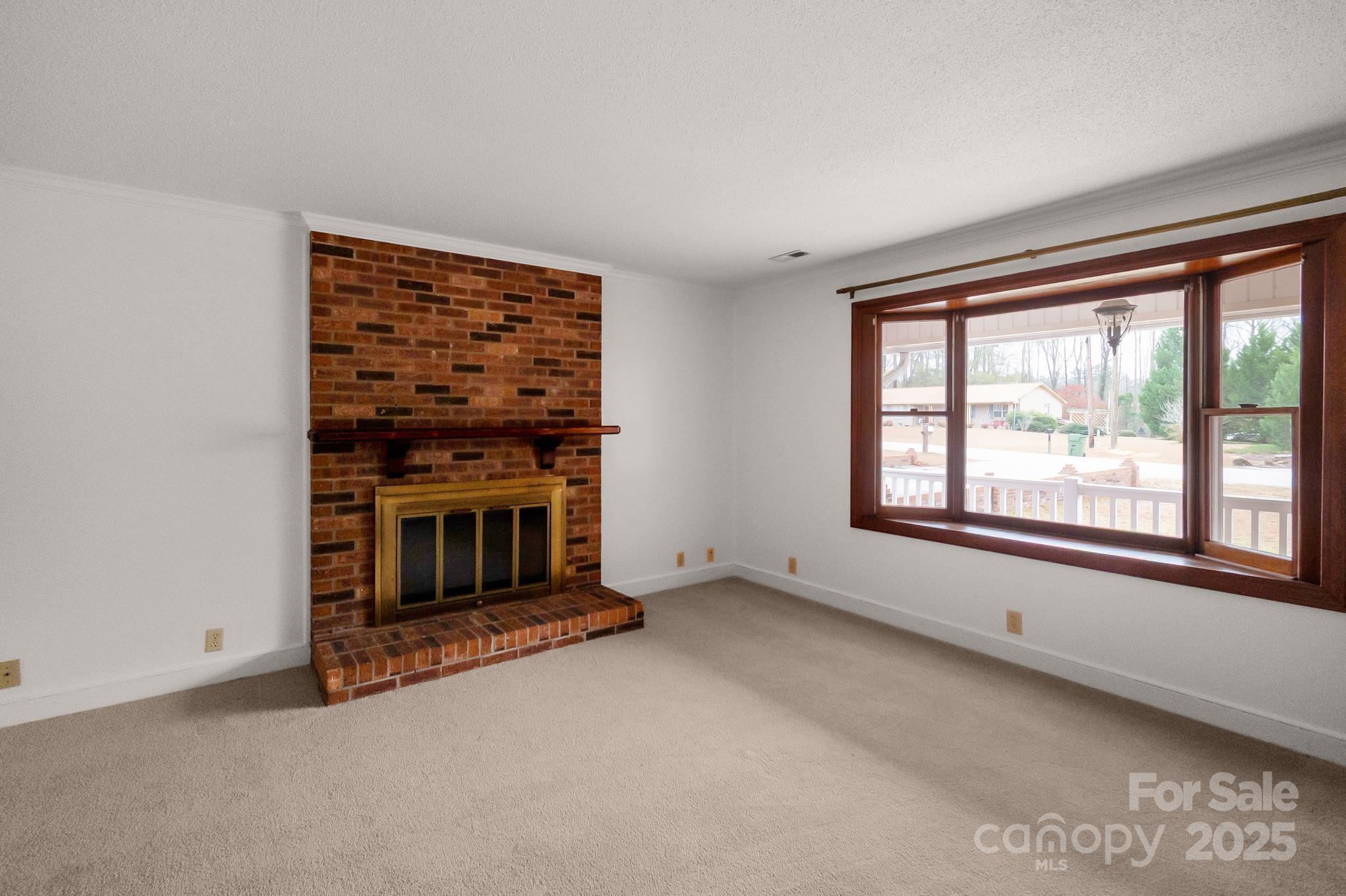 304 West Street Property Photo 6