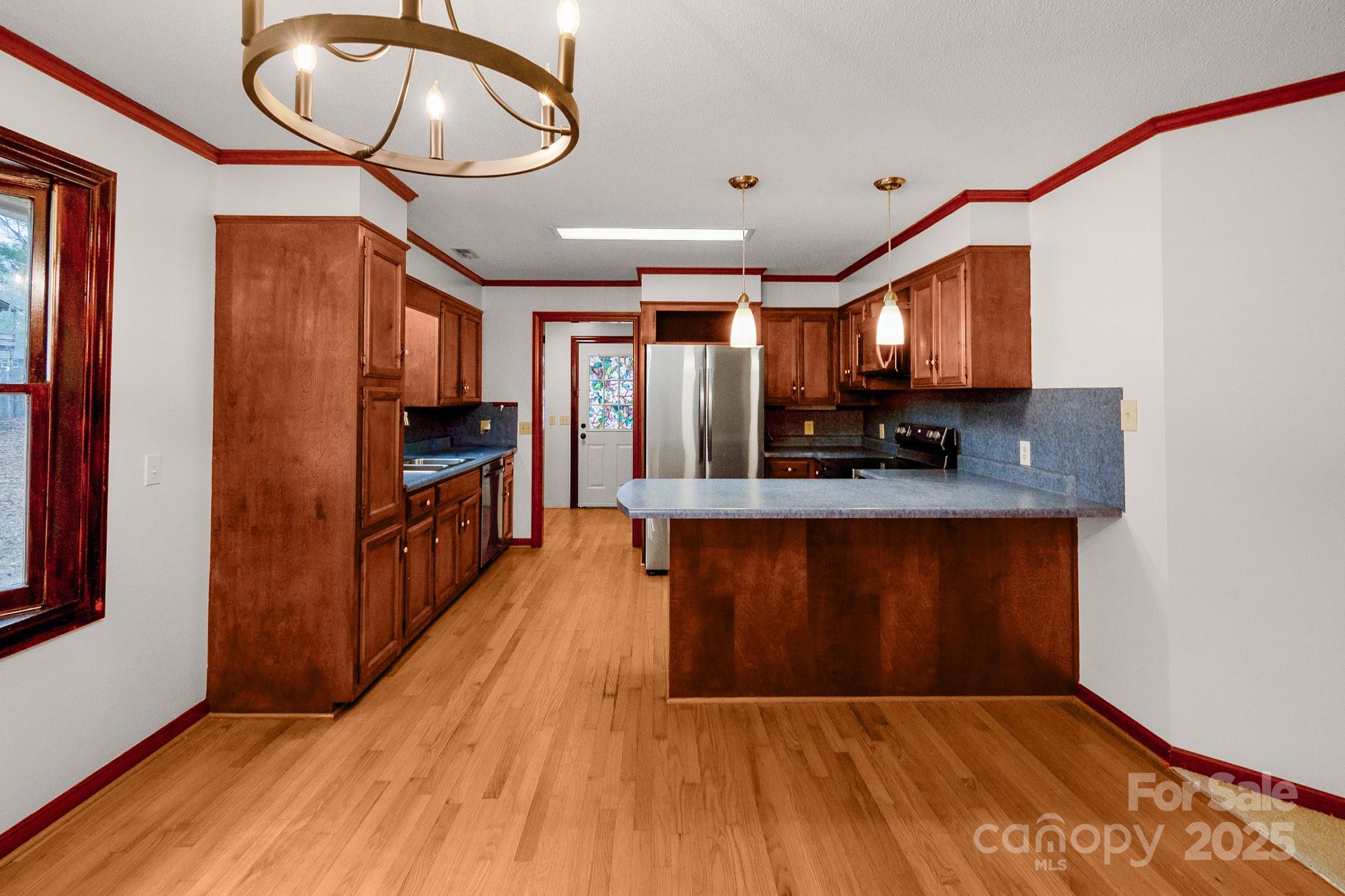 304 West Street Property Photo 9