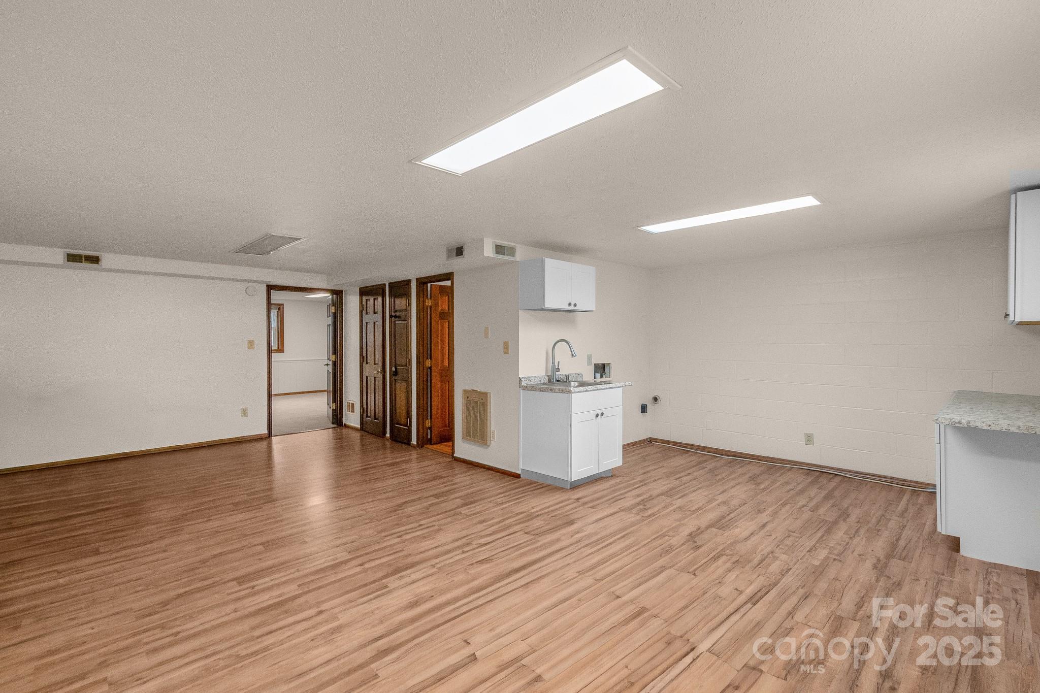 304 West Street Property Photo 20