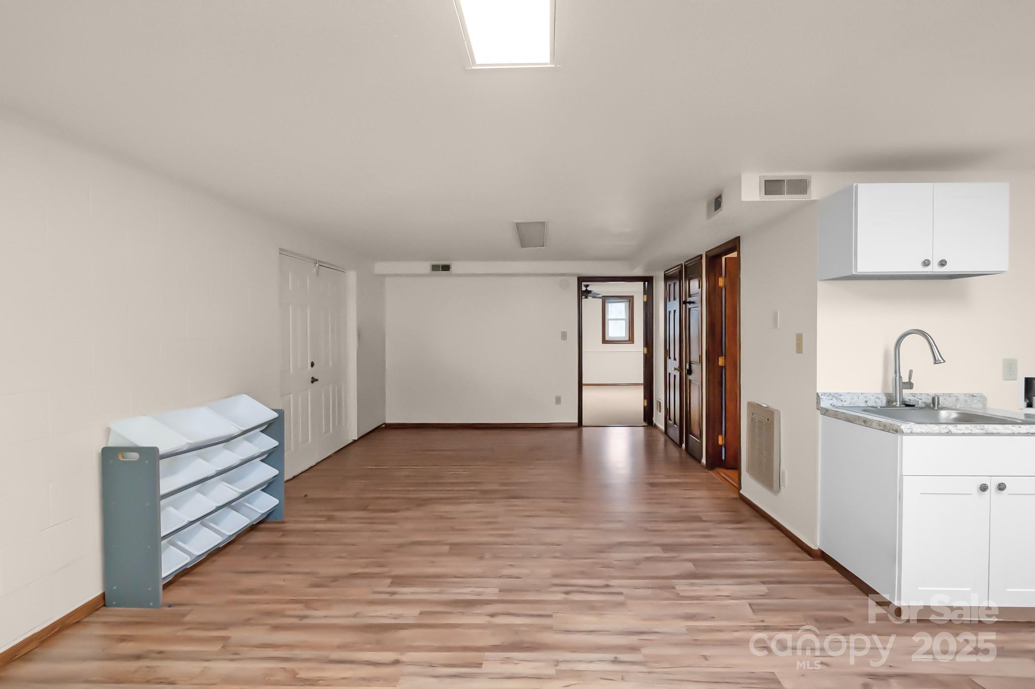 304 West Street Property Photo 21