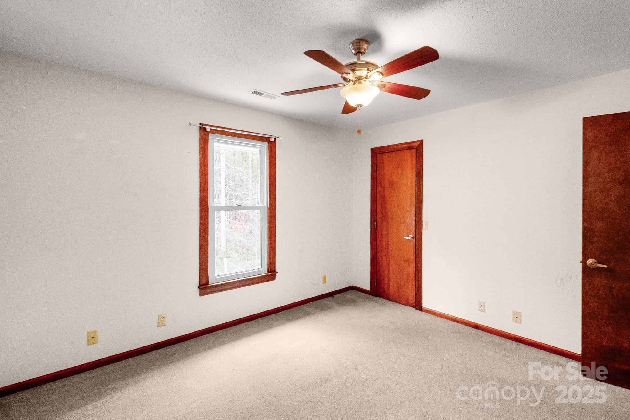 304 West Street Property Photo 29