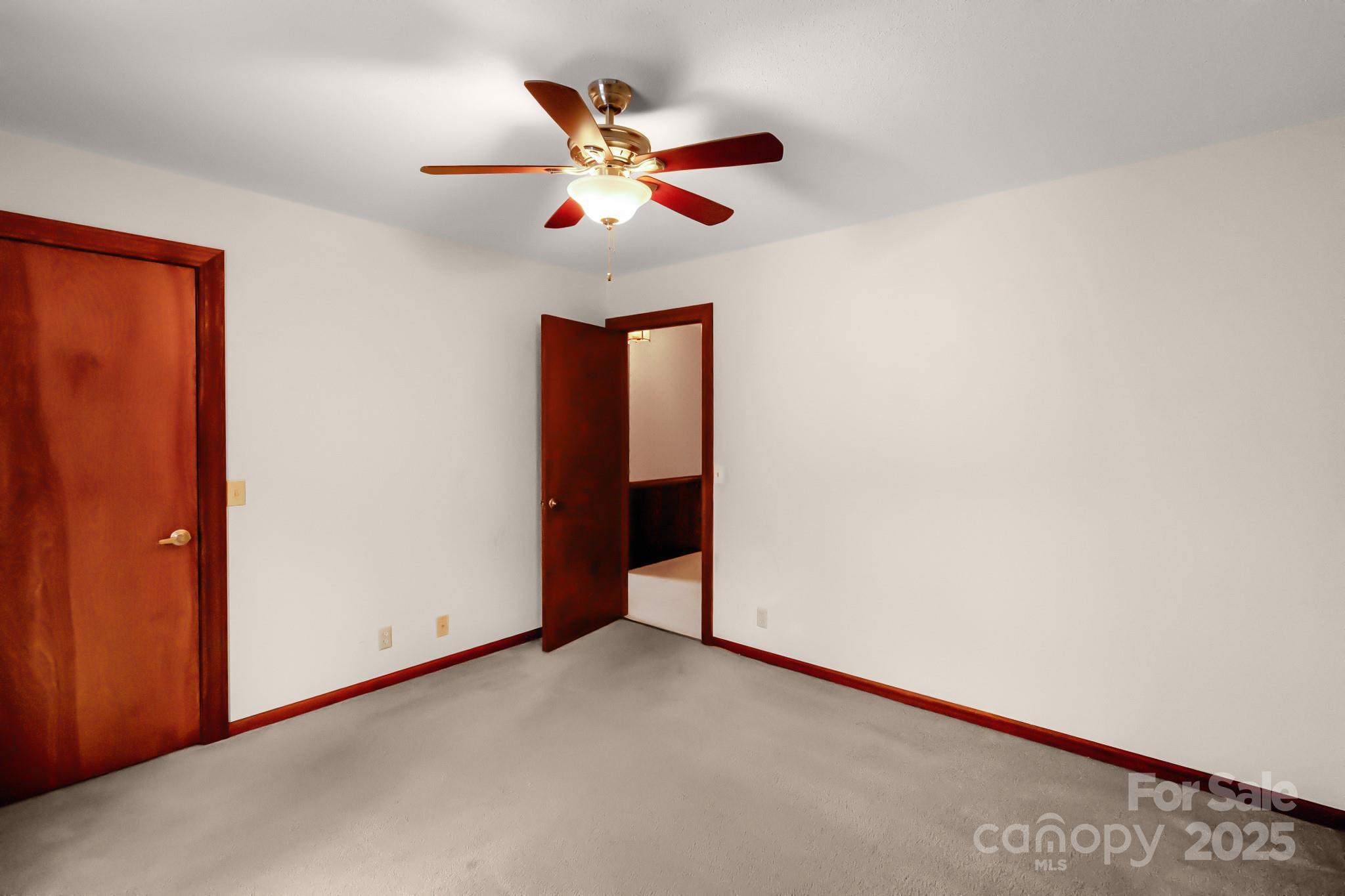 304 West Street Property Photo 30