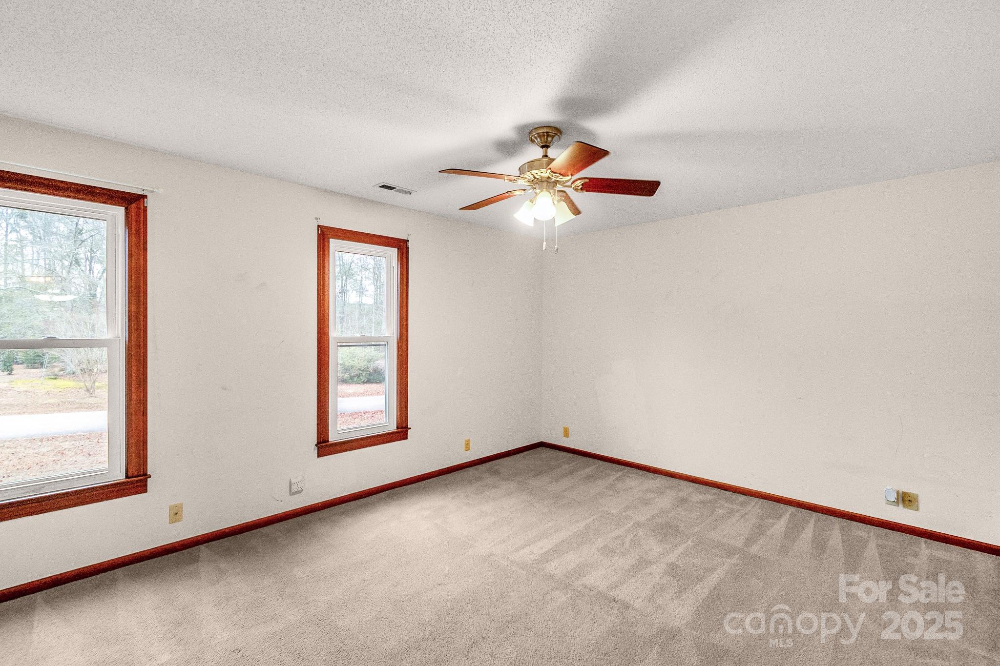 304 West Street Property Photo 35