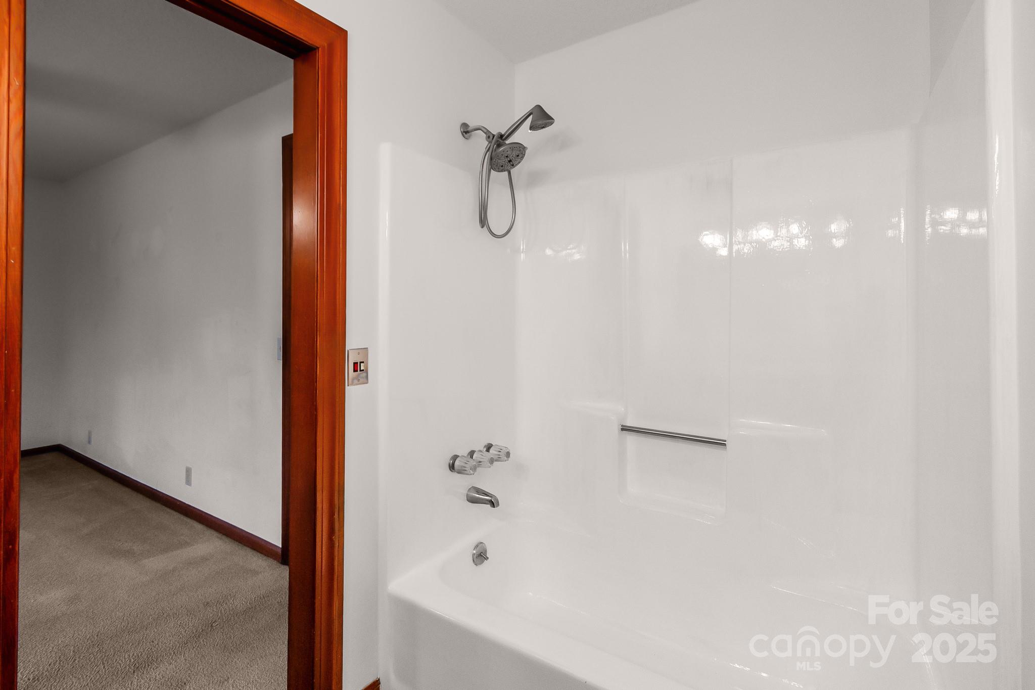 304 West Street Property Photo 40