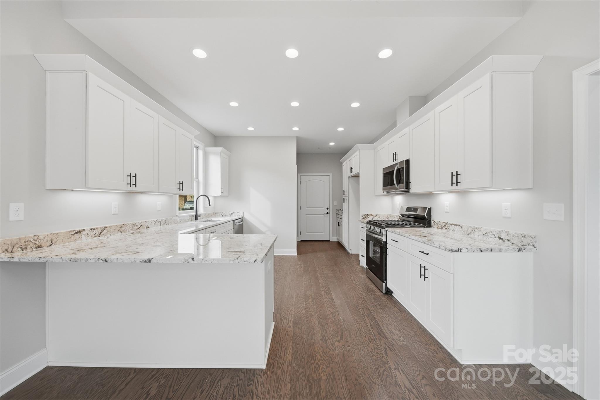 835a Wynnshire Drive Property Photo 4