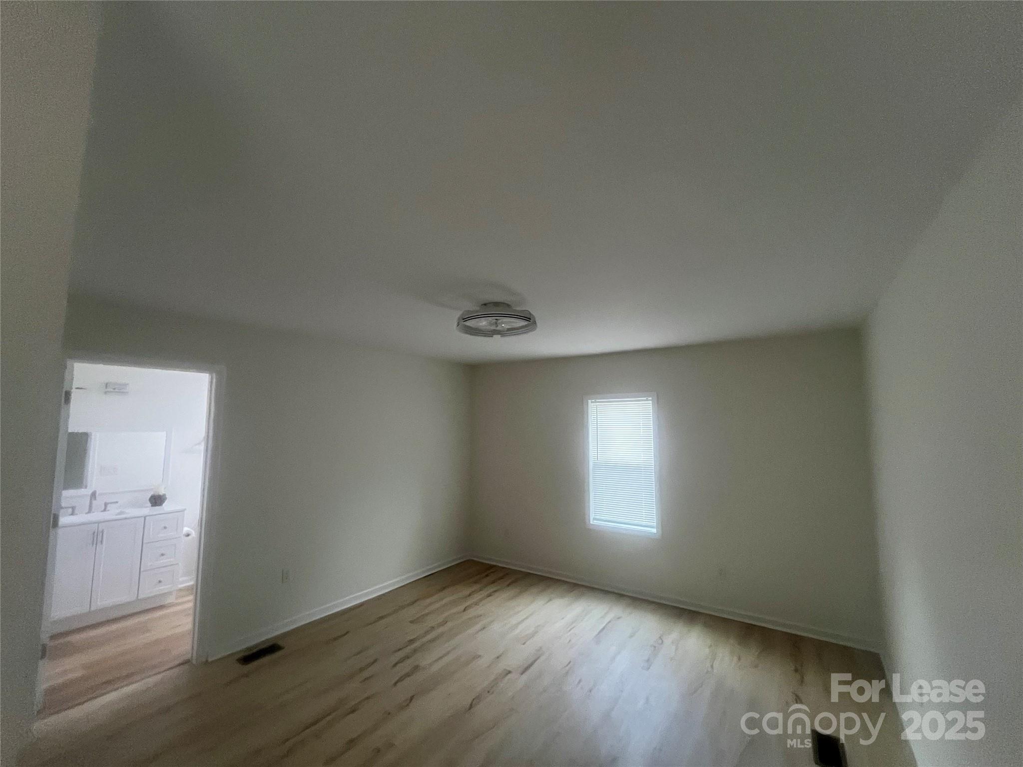 39 E White Street Property Photo 9