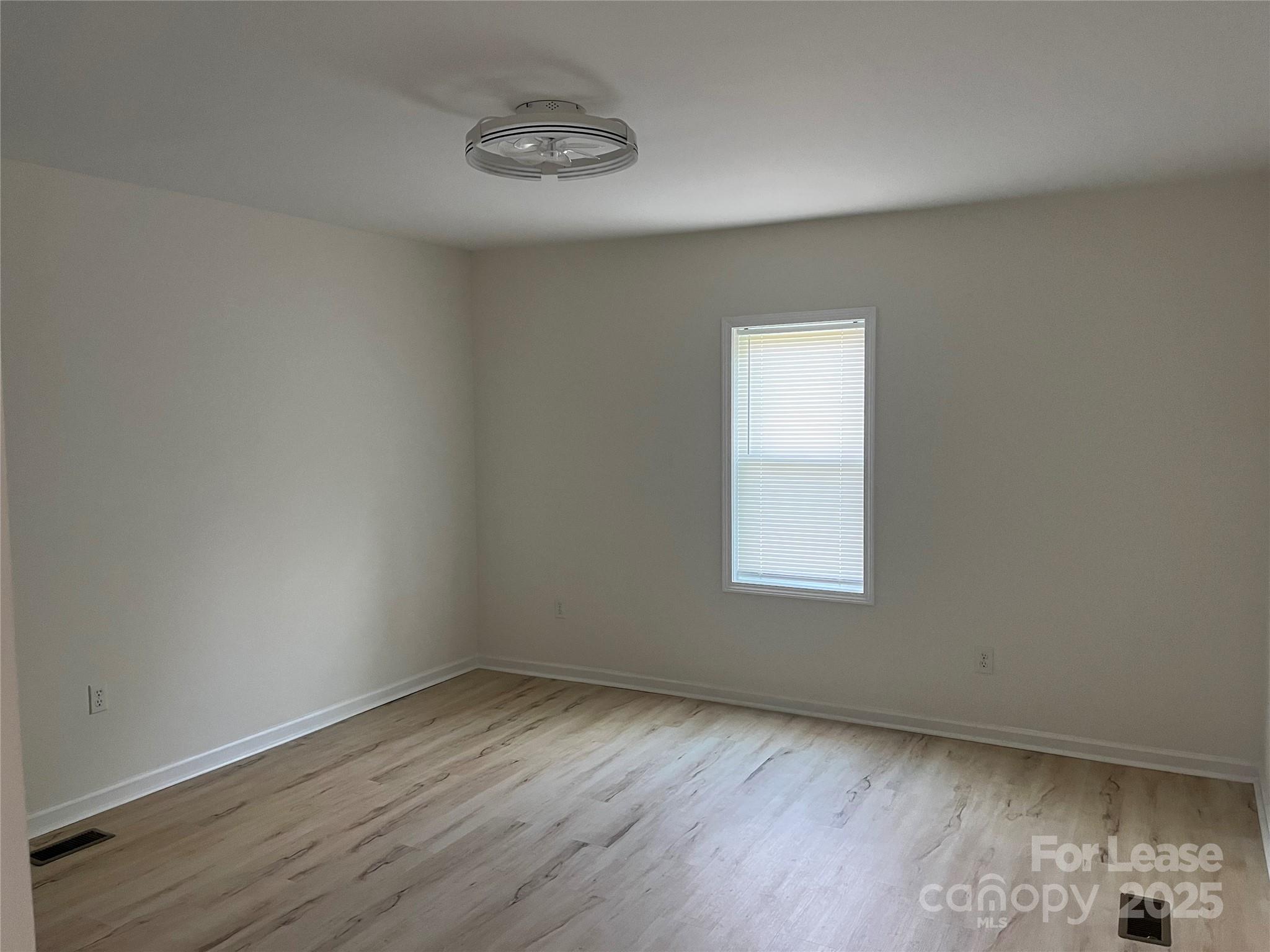 39 E White Street Property Photo 10