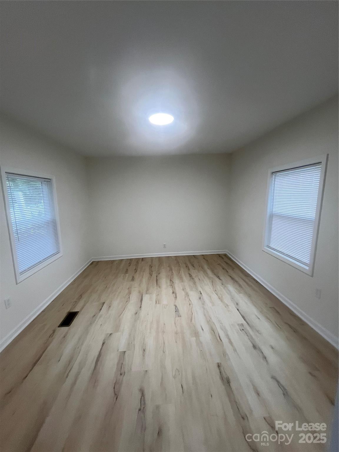 39 E White Street Property Photo 14