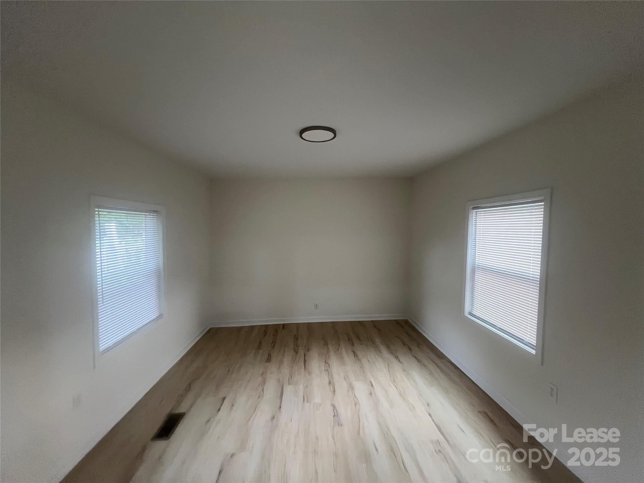 39 E White Street Property Photo 15