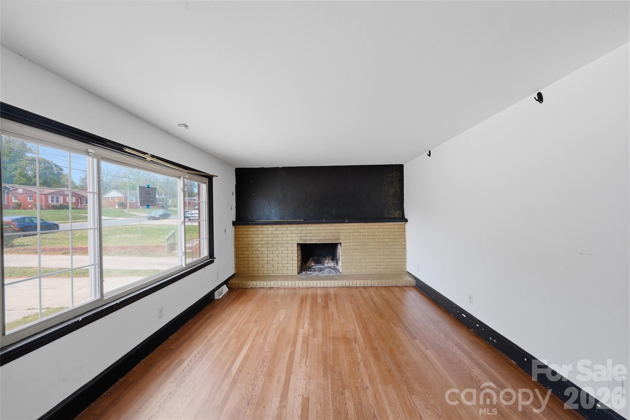 1424 Dean Street Property Photo 2