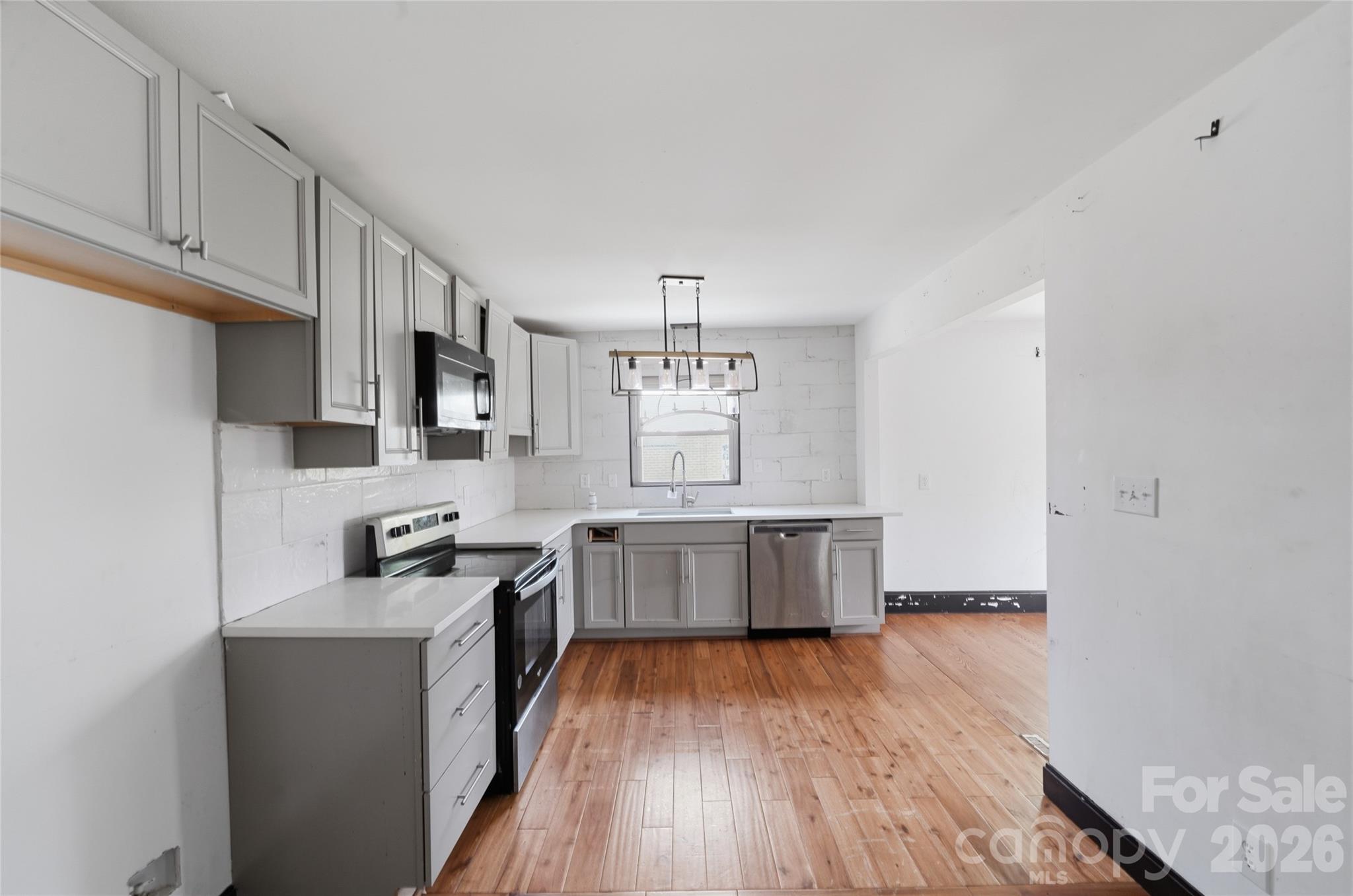 1424 Dean Street Property Photo 3