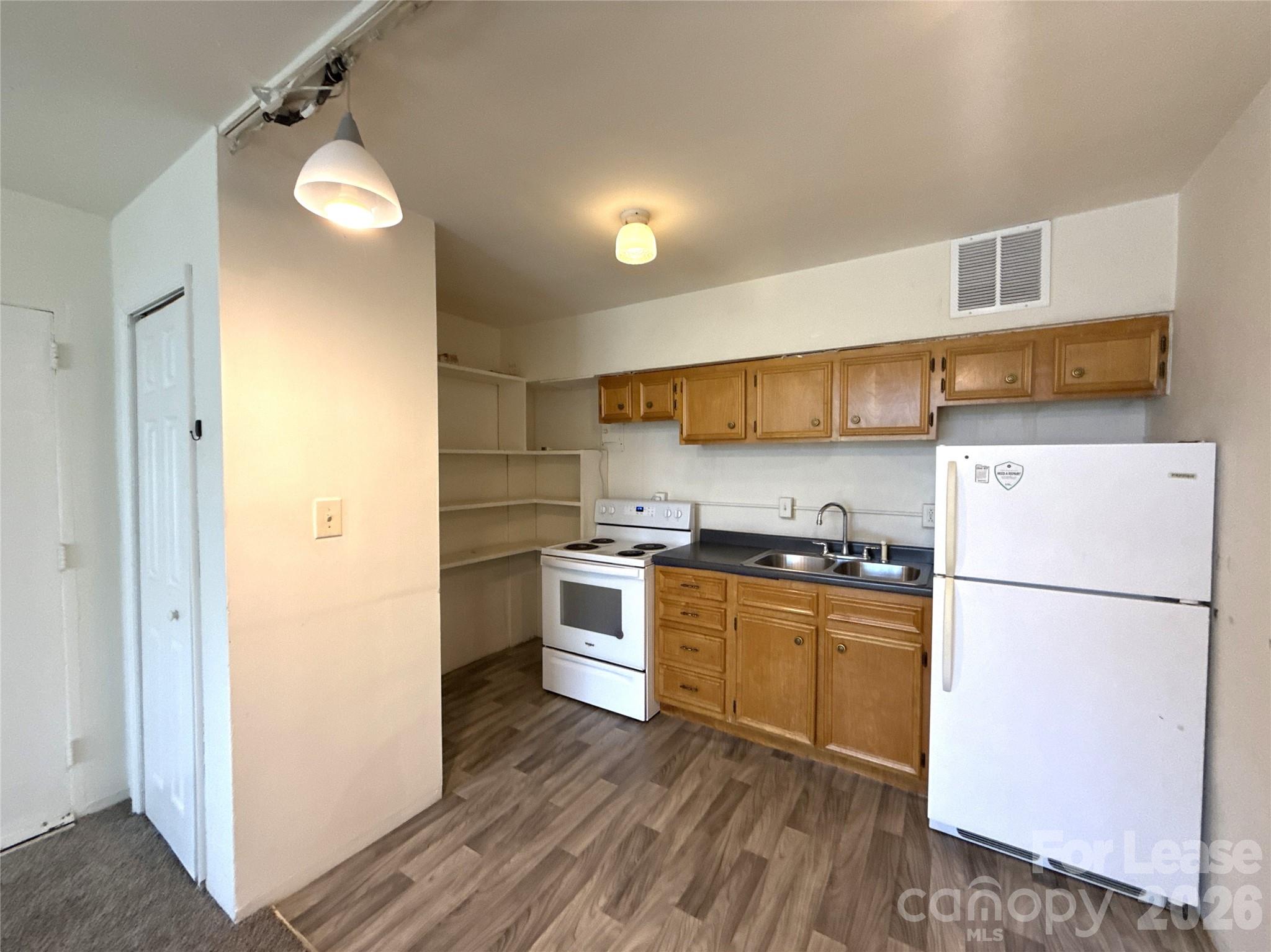 2126 E 7th Street 103 Property Photo 5