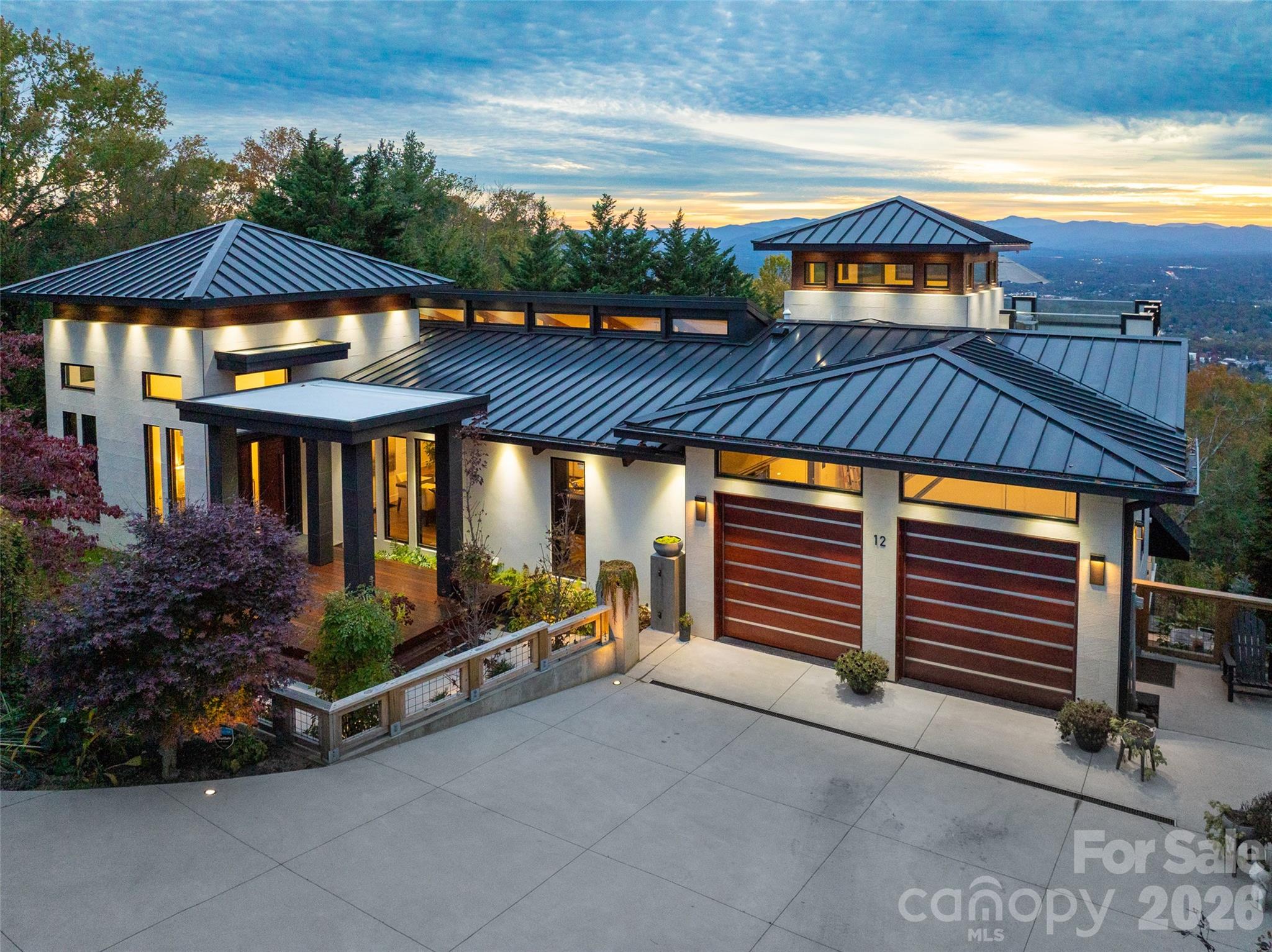 12 Sunset Summit Property Photo 5
