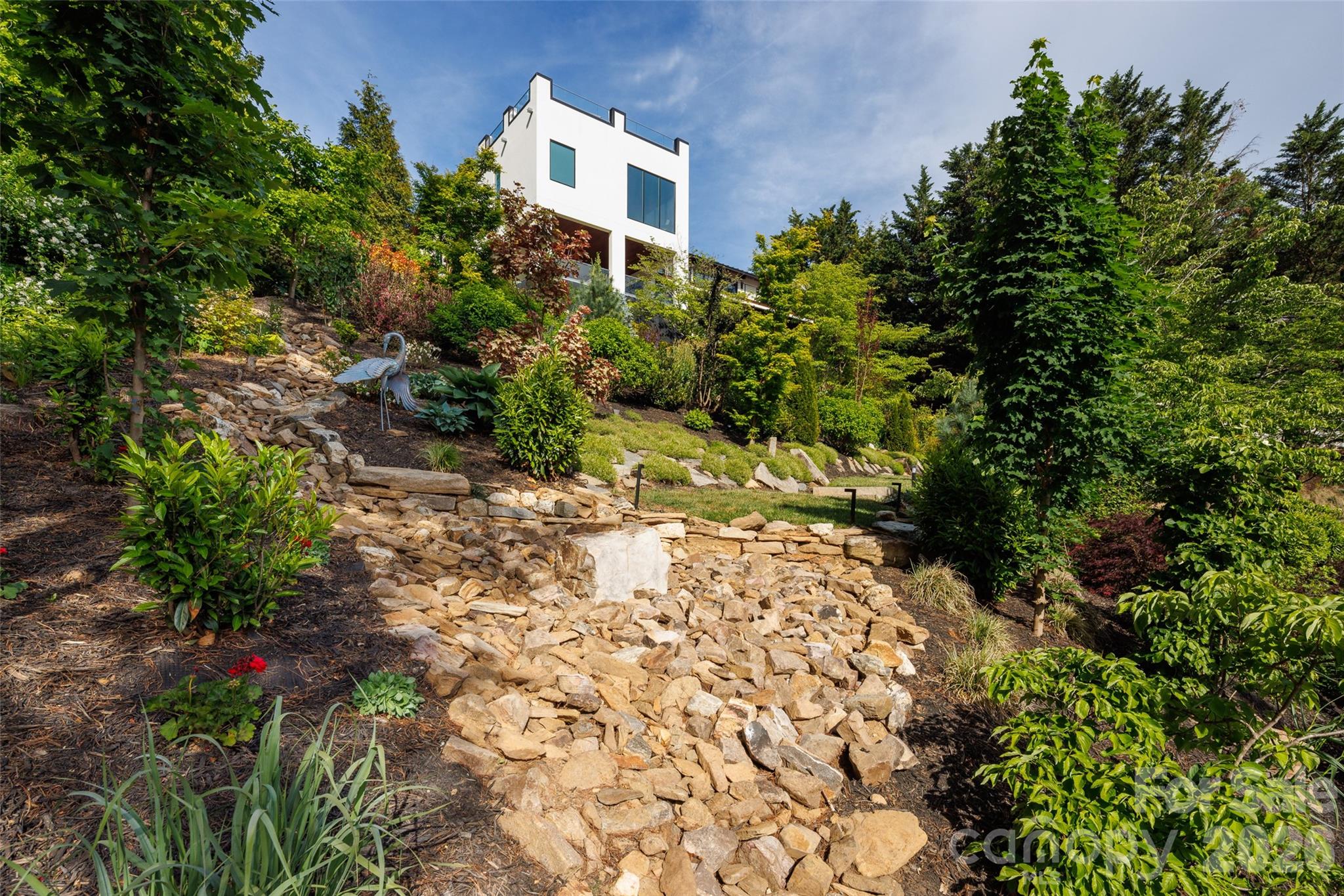 12 Sunset Summit Property Photo 32