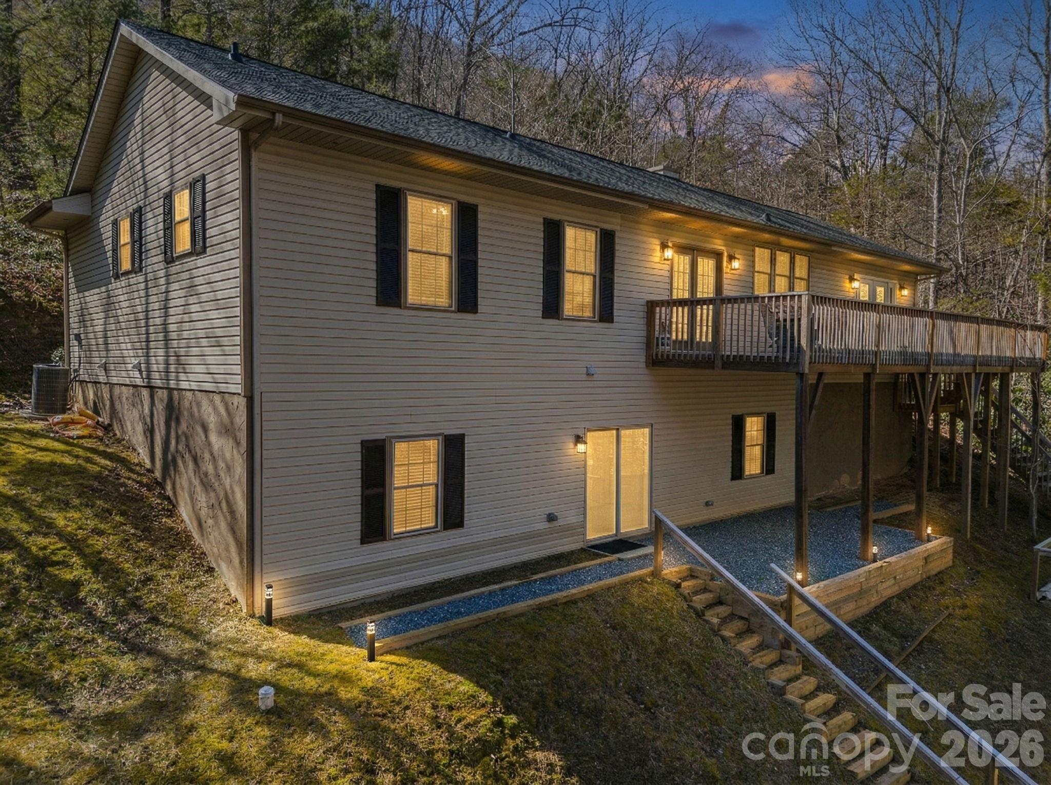 137 Weaver Court Property Photo 4