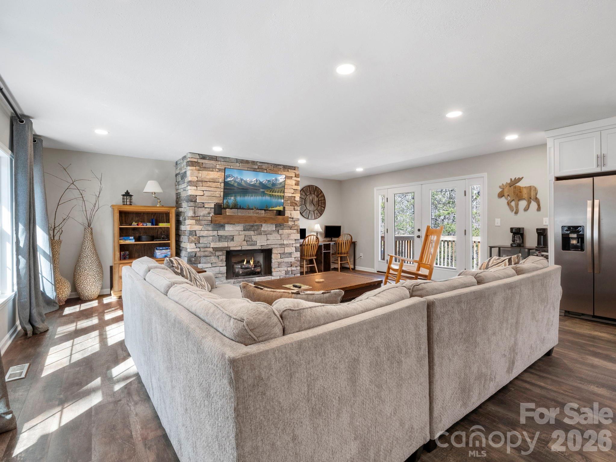 137 Weaver Court Property Photo 12