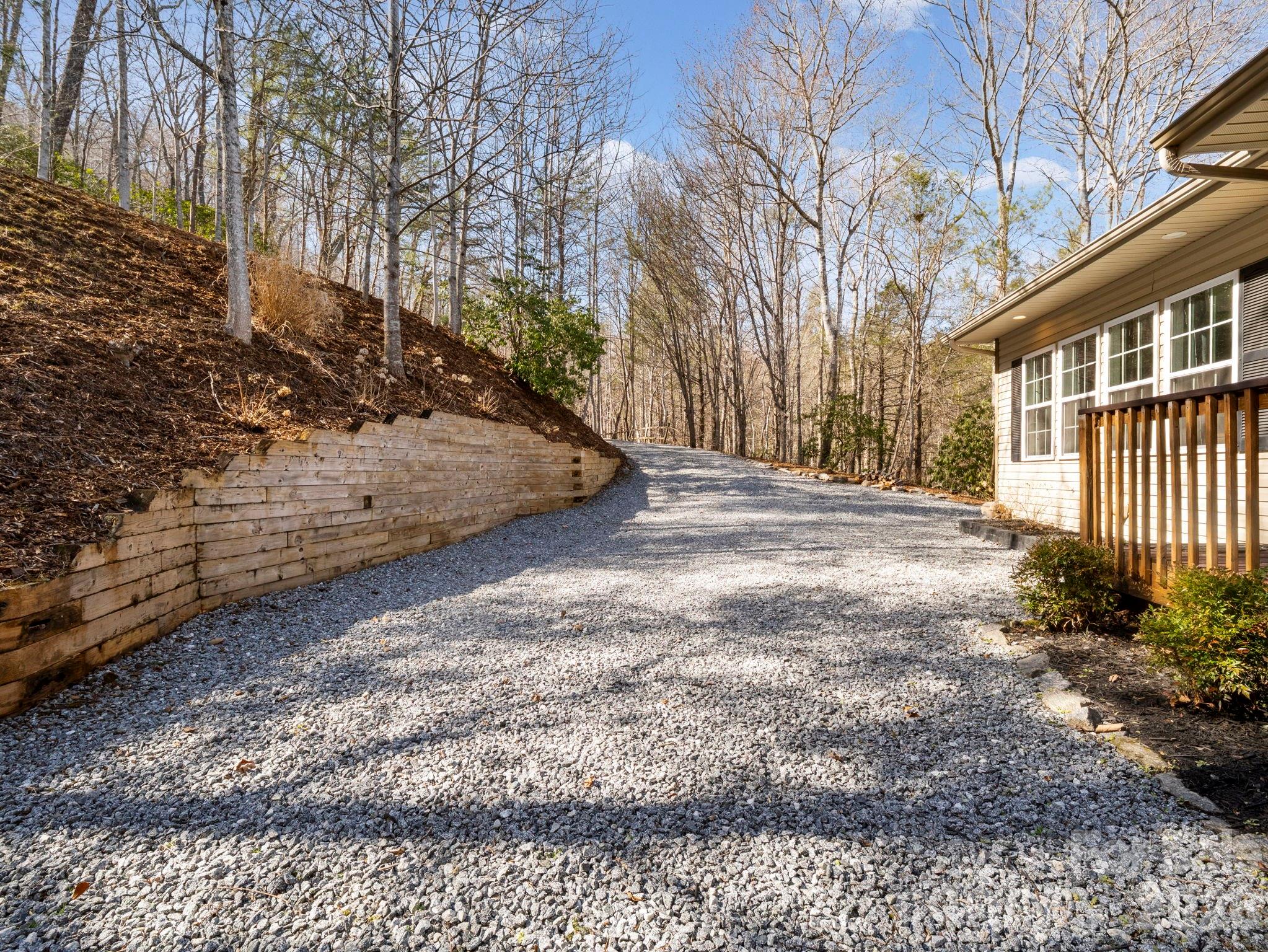 137 Weaver Court Property Photo 38