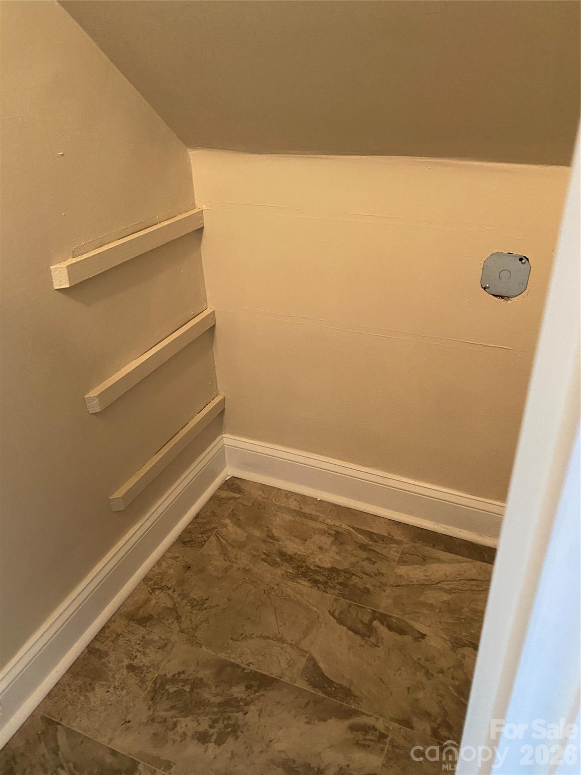 524 Wakefield Drive A Property Photo 9