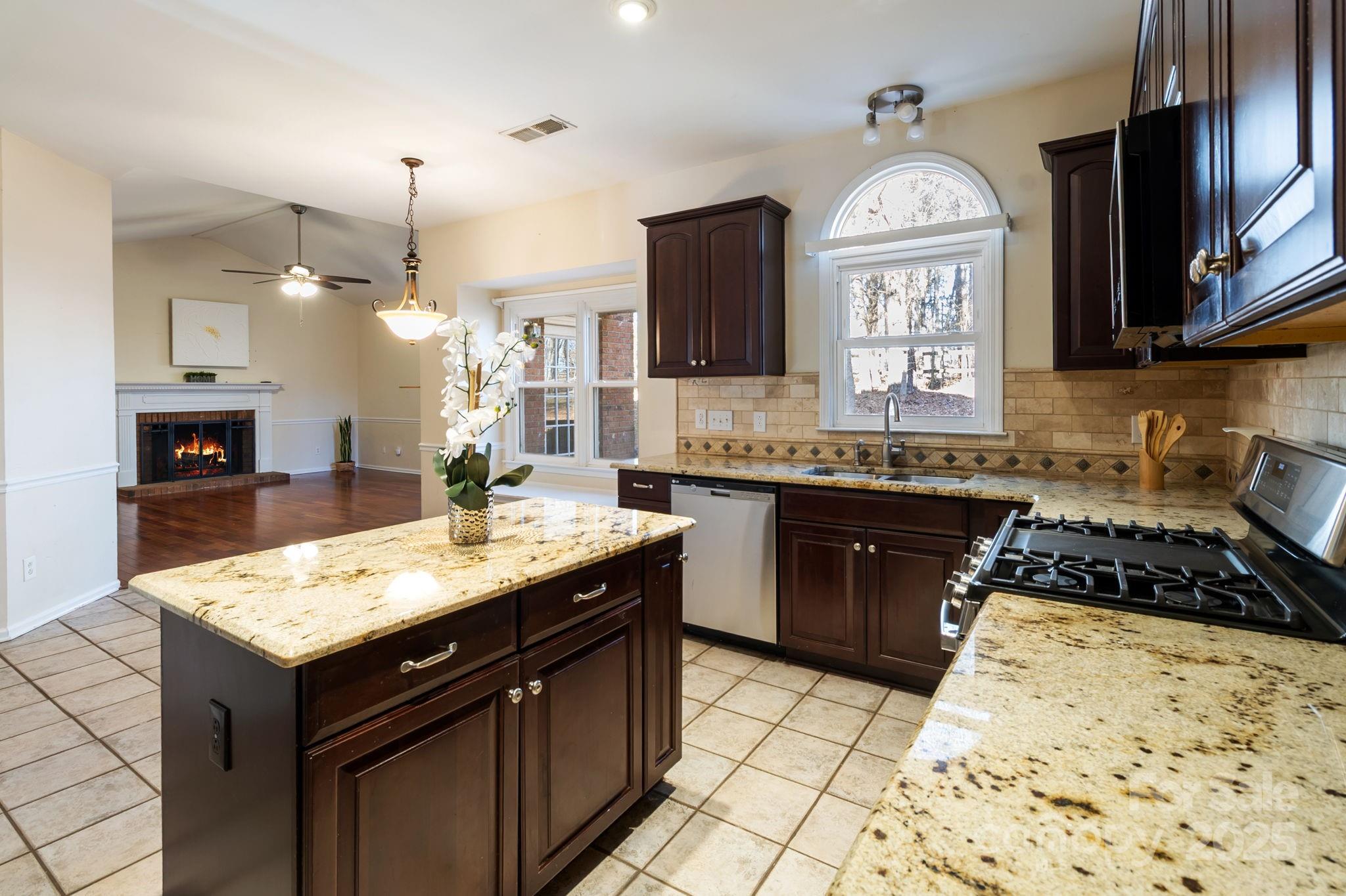 4806 Hickory Glen Drive Property Photo 12