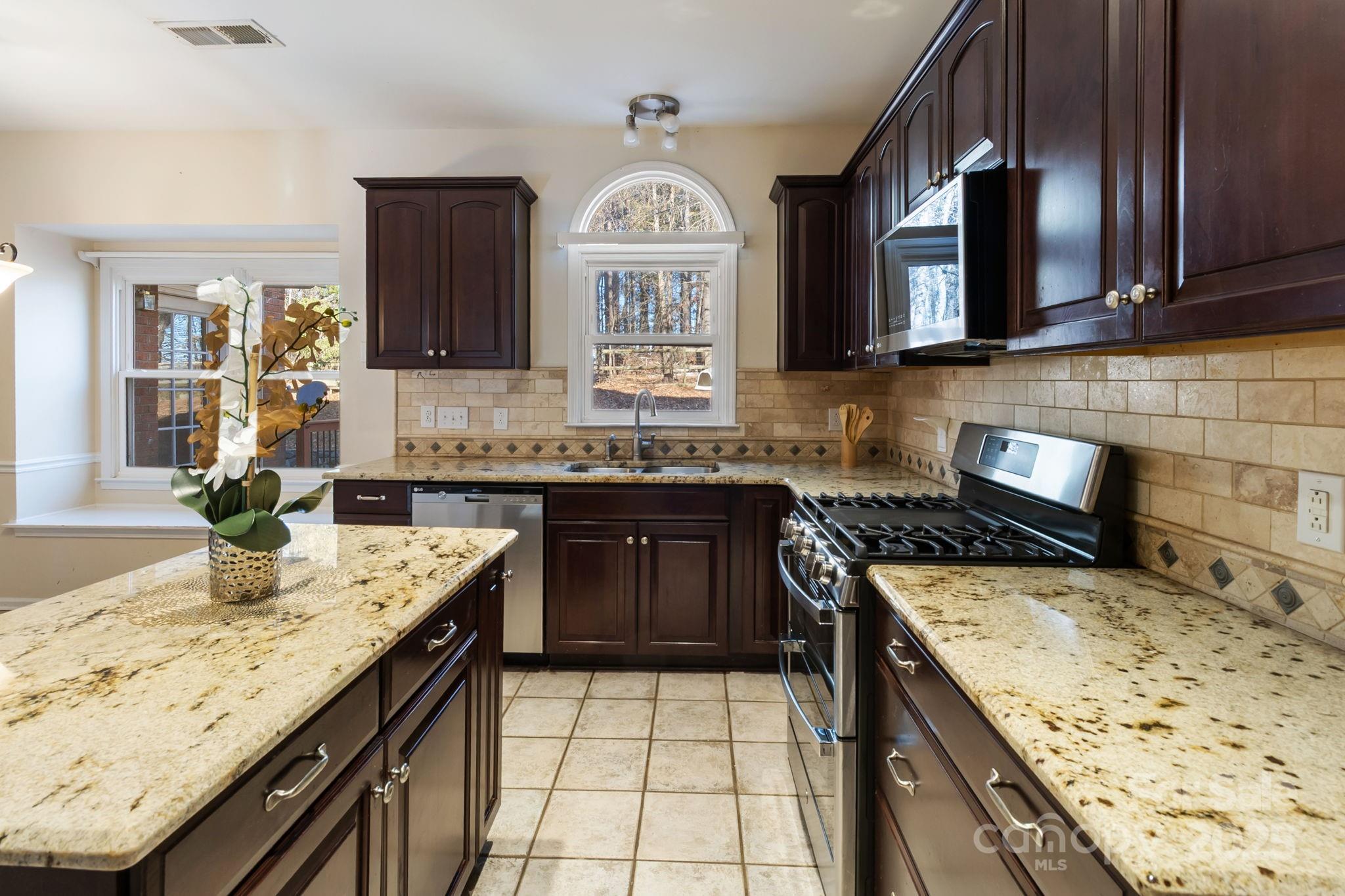 4806 Hickory Glen Drive Property Photo 13