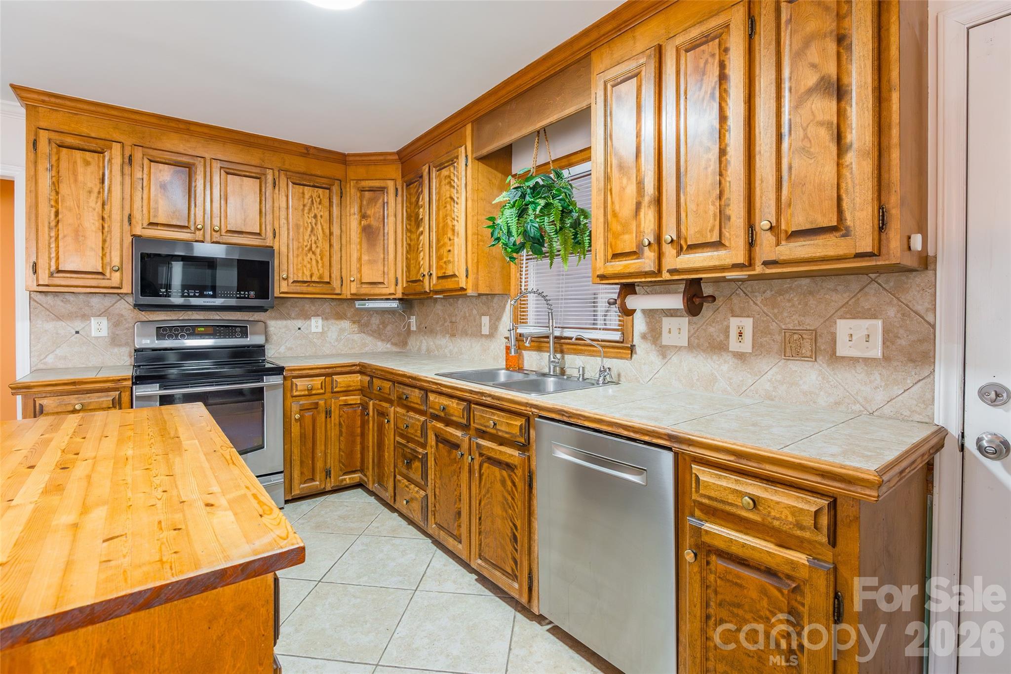8230 Quail Hollow Drive Property Photo 9