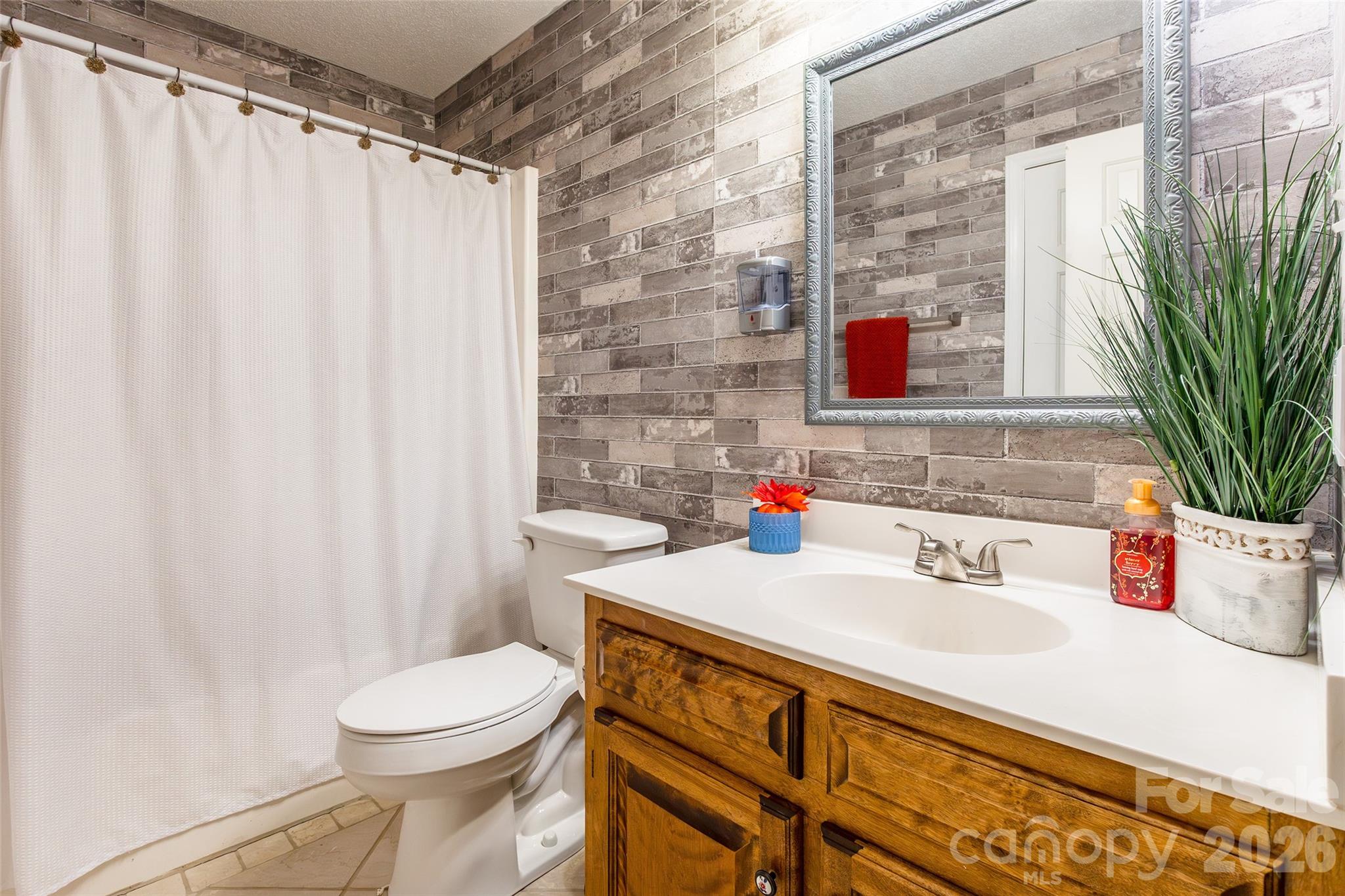 8230 Quail Hollow Drive Property Photo 18