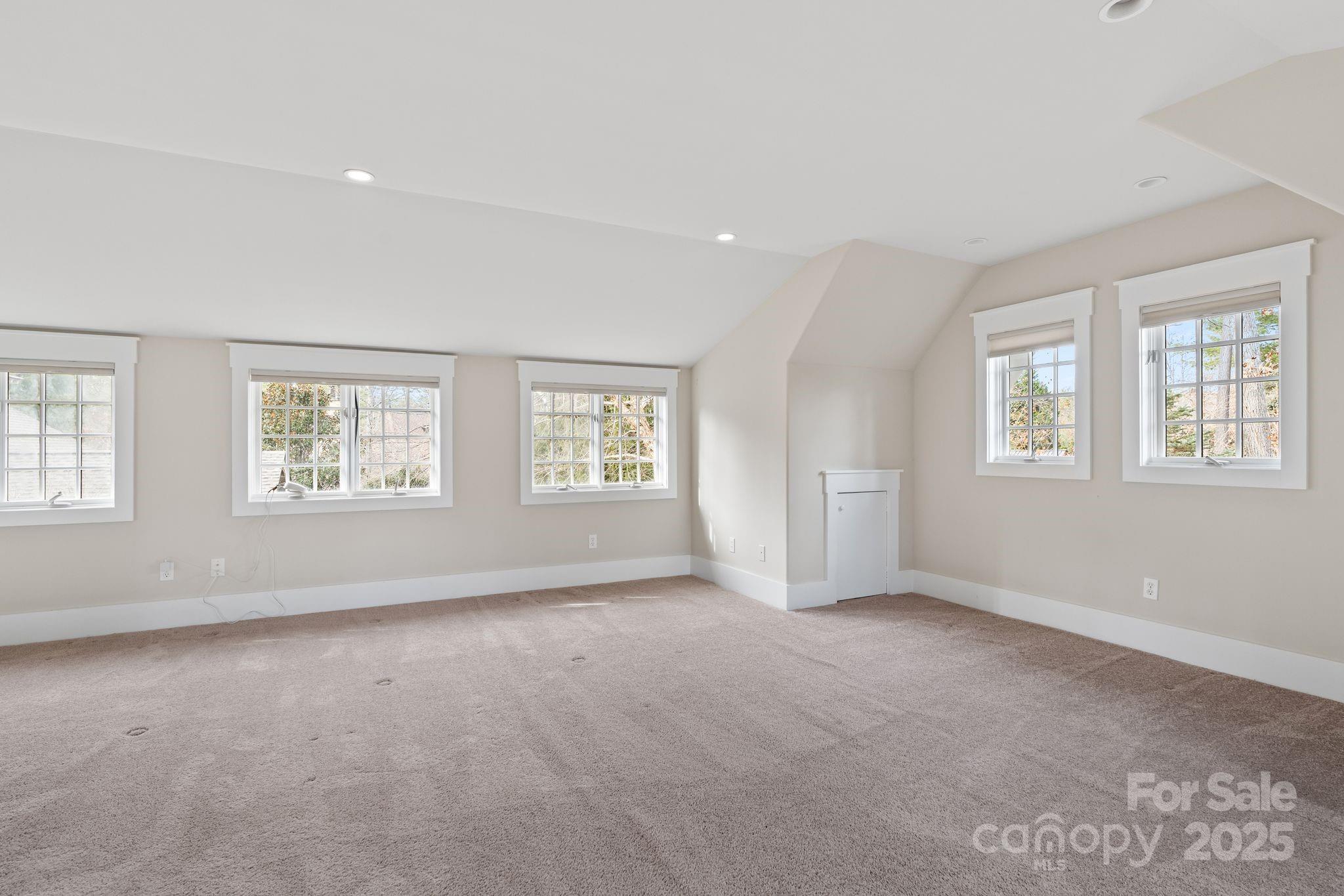 14 Landsdowne Court Property Photo 26