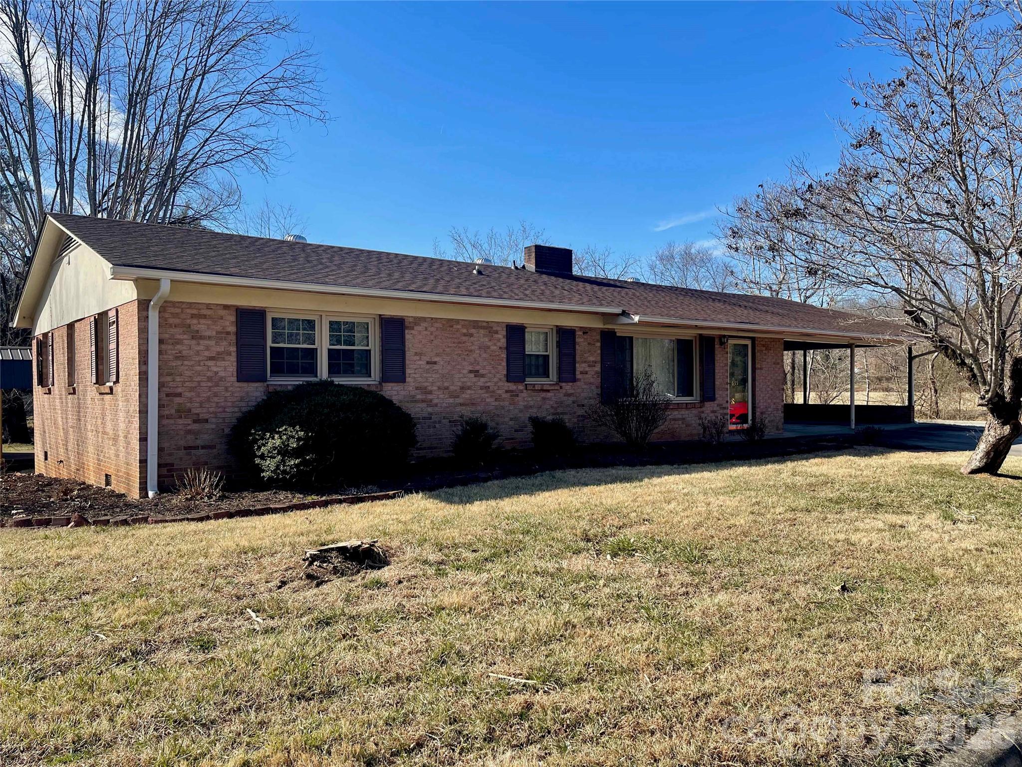 635 Powell Road Property Photo 1