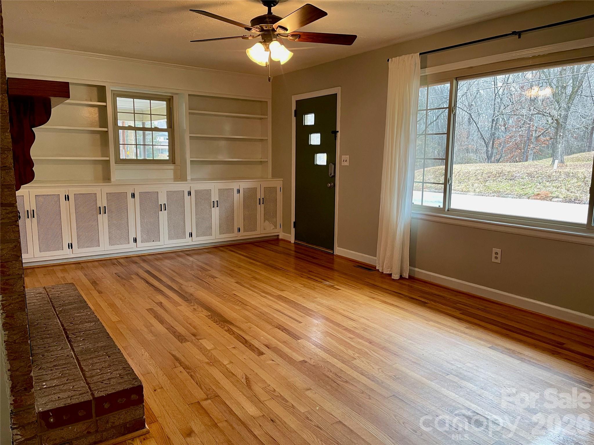 635 Powell Road Property Photo 3