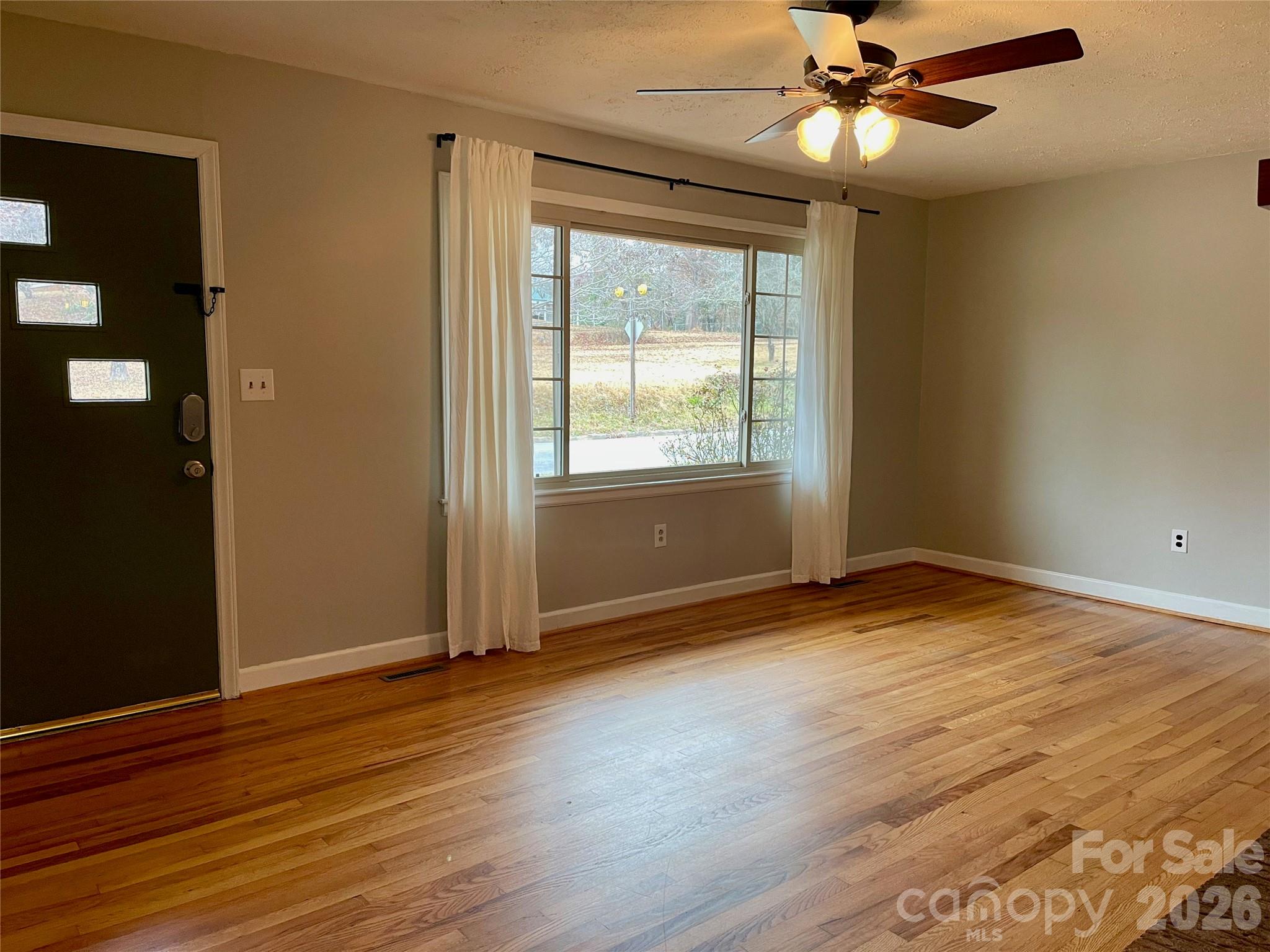 635 Powell Road Property Photo 4