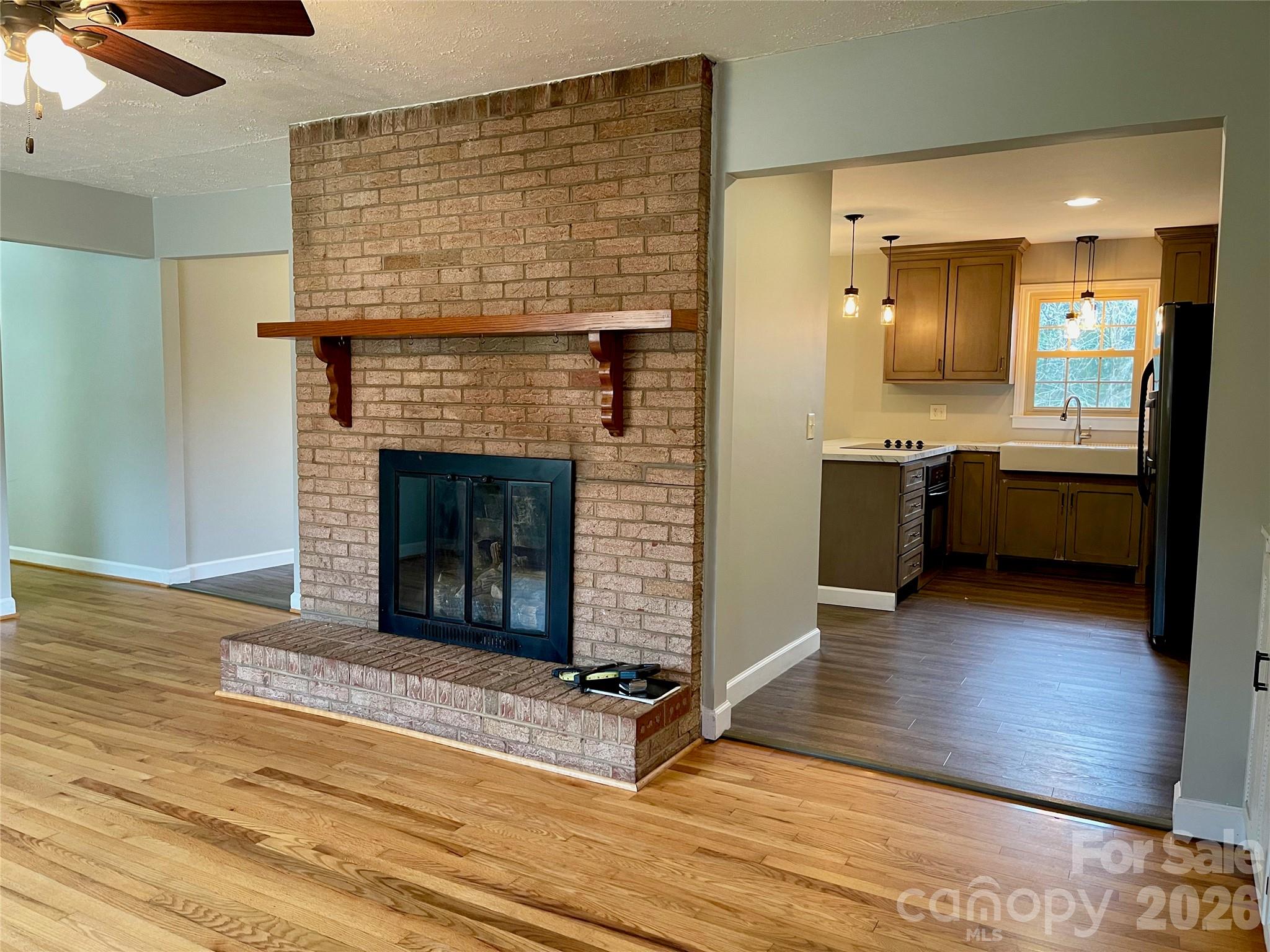 635 Powell Road Property Photo 5