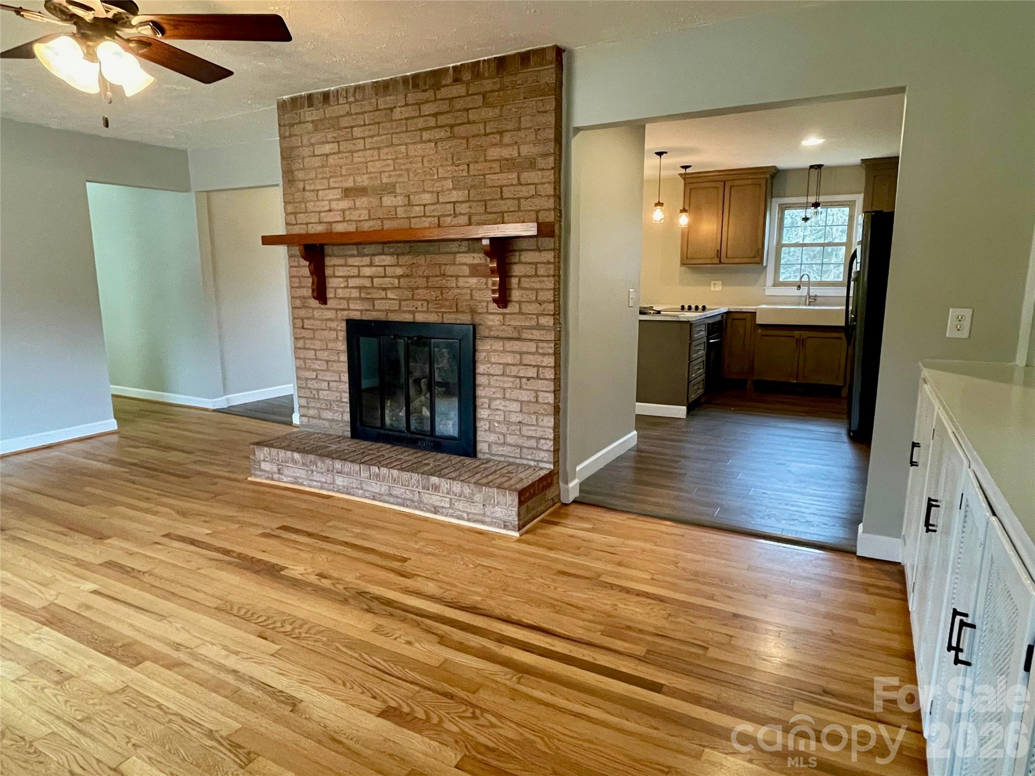 635 Powell Road Property Photo 6