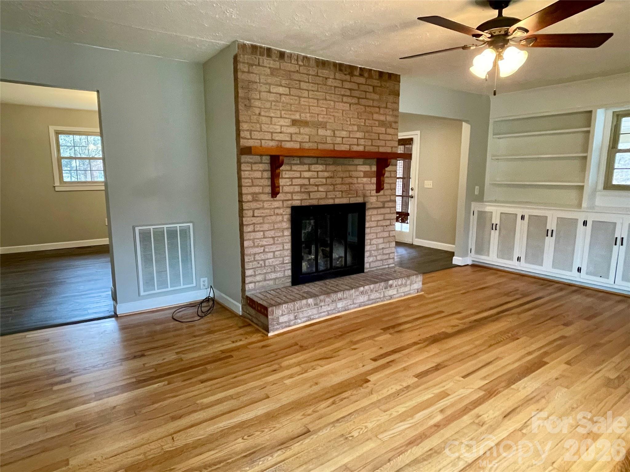 635 Powell Road Property Photo 7