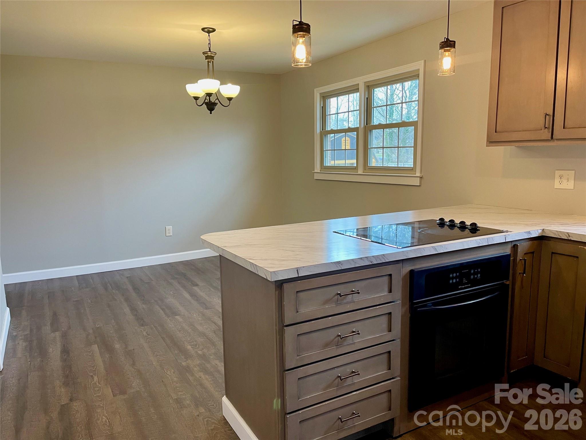 635 Powell Road Property Photo 11