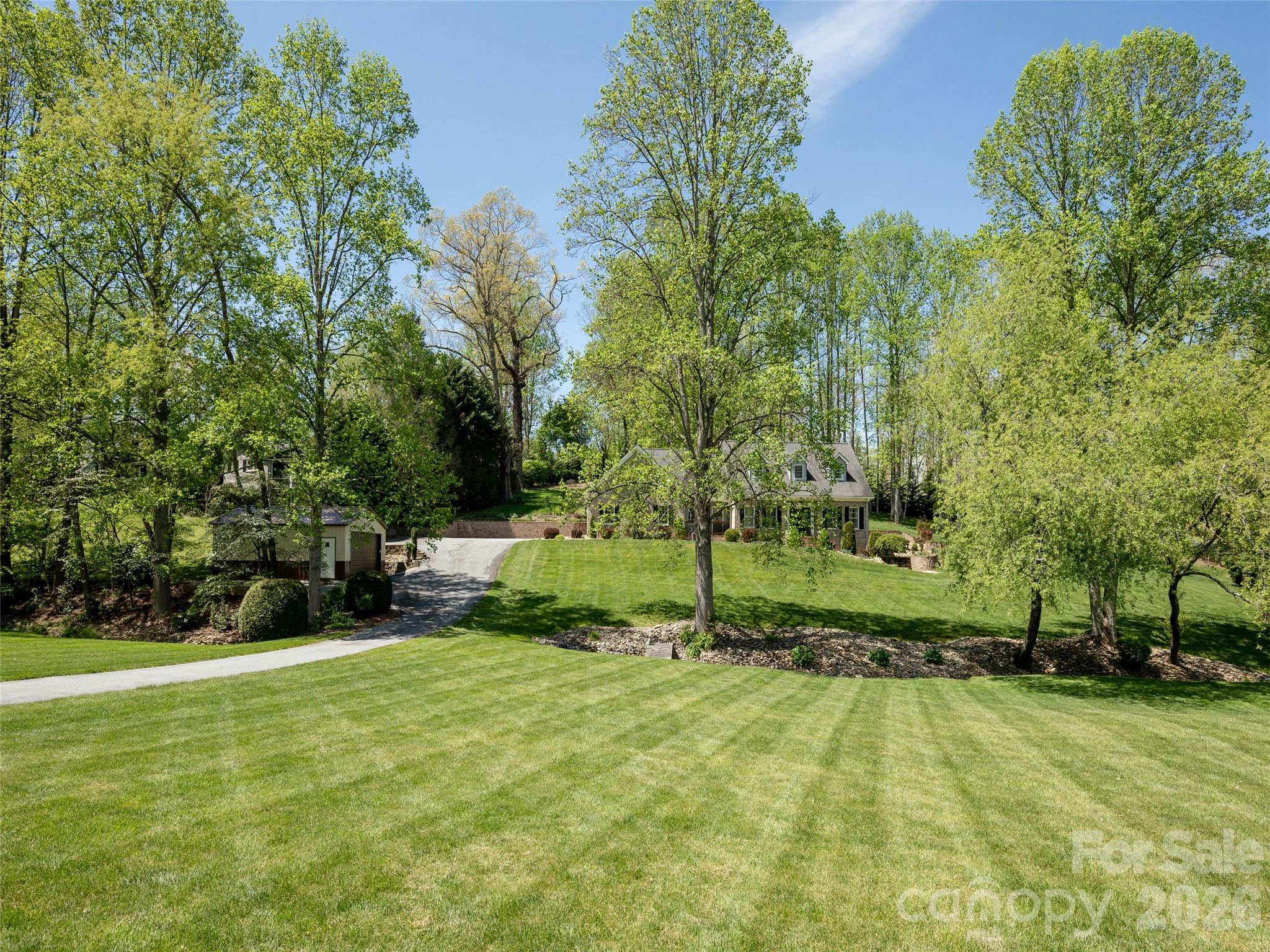 514 Whispering Hills Drive Property Photo 3