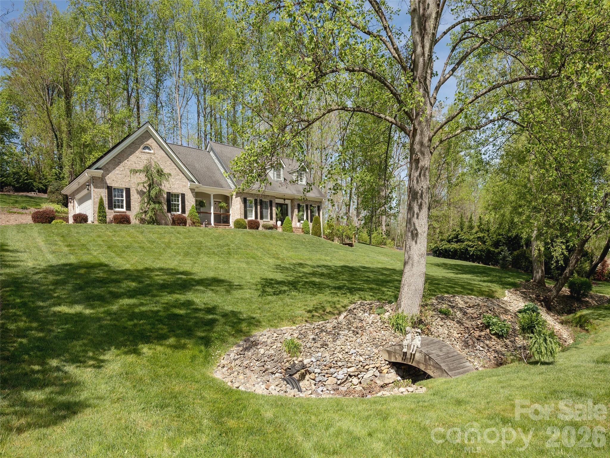514 Whispering Hills Drive Property Photo 4